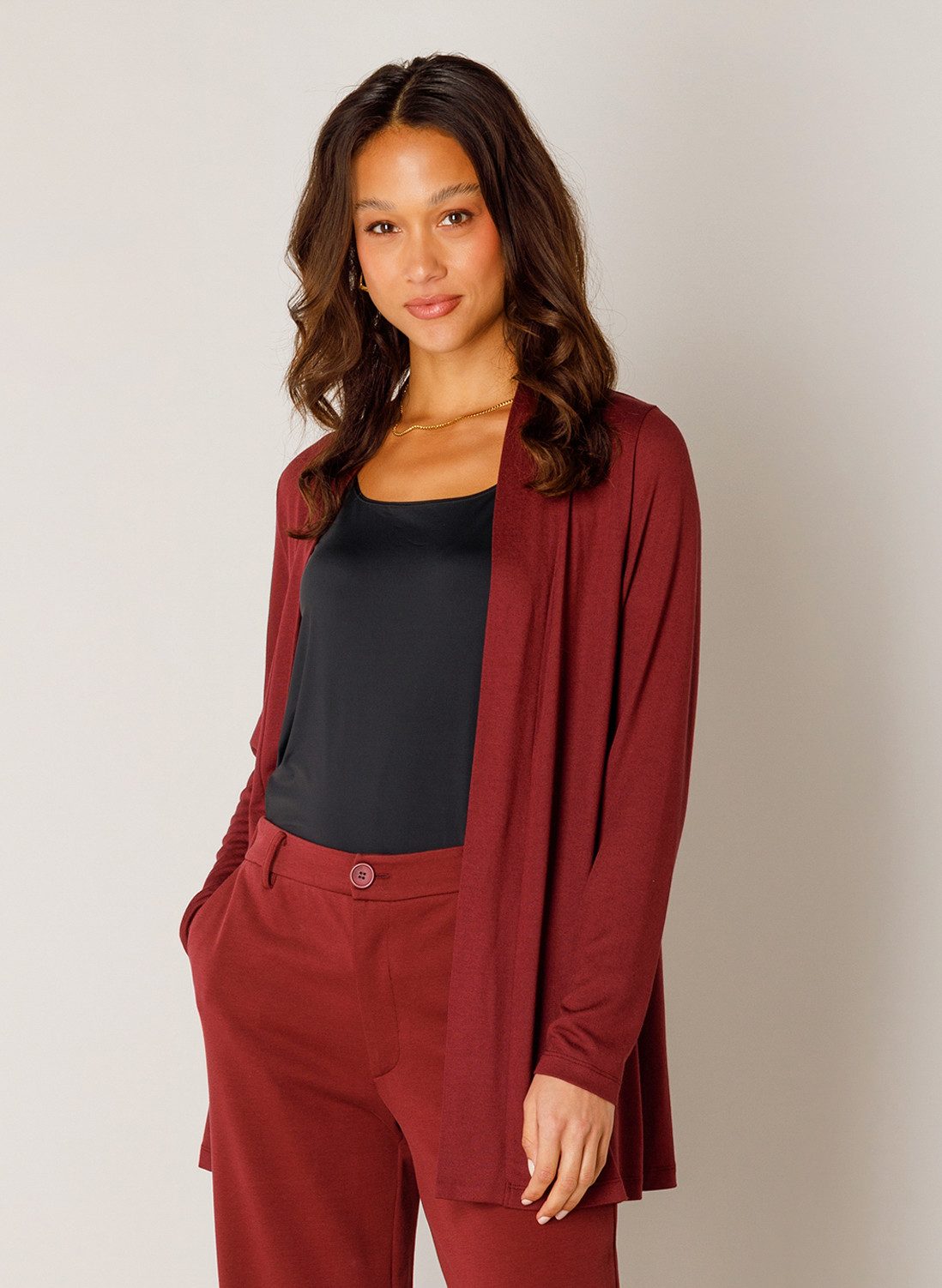 Base Level Strickjacke Yayla In elastischem Feinstrick