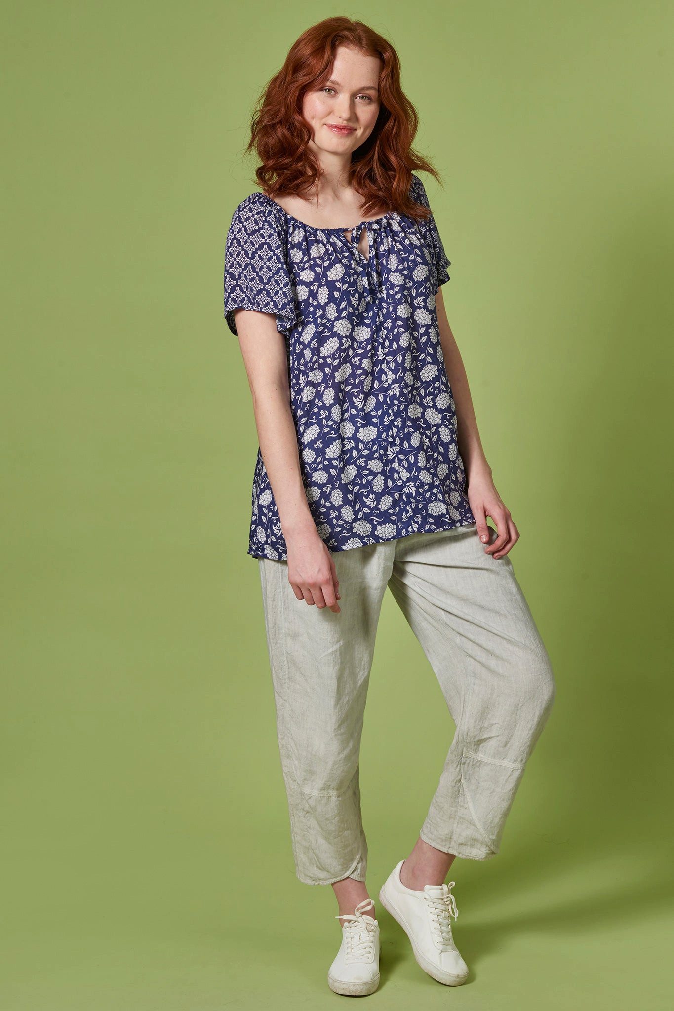 Himalaya Clothing Schlupfbluse Kurzarmbluse aus weich fallender Viskose mit Floral-Patchwork-Muster Zarte Bluse Damen Viskose Bluse mit Tunnelzug – Bild 2 von 5