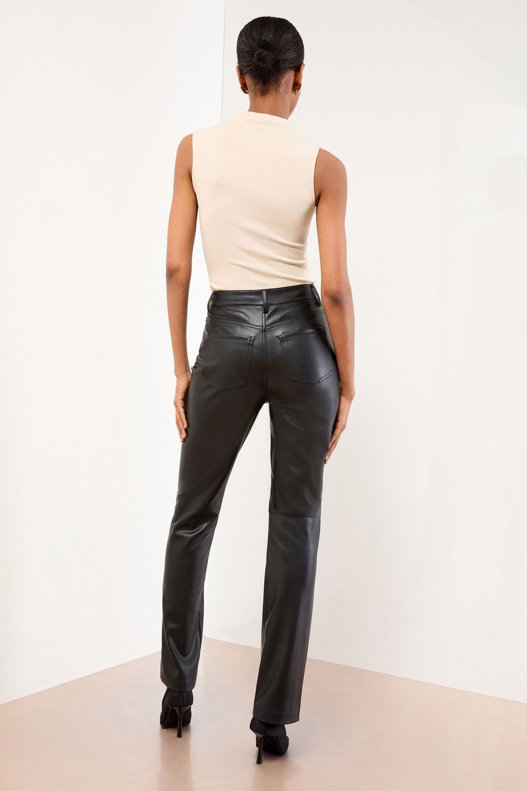 LIPSY Lederimitathose Lipsy Hose mit geradem Bein, Petite (1-tlg)