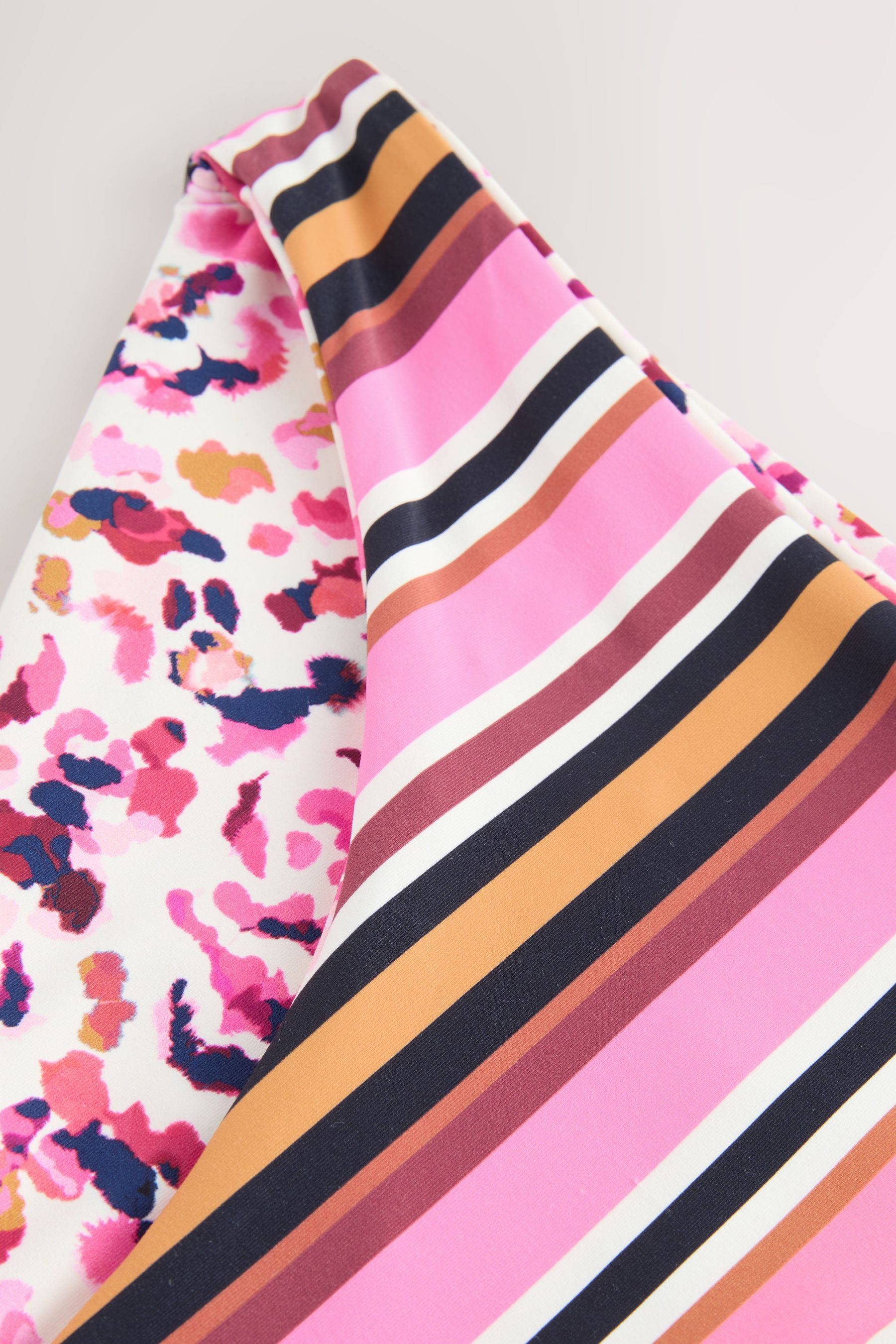 Next Bikini-Hose Wende-Bikinihose mit hohem Bein (1-St) günstig online kaufen