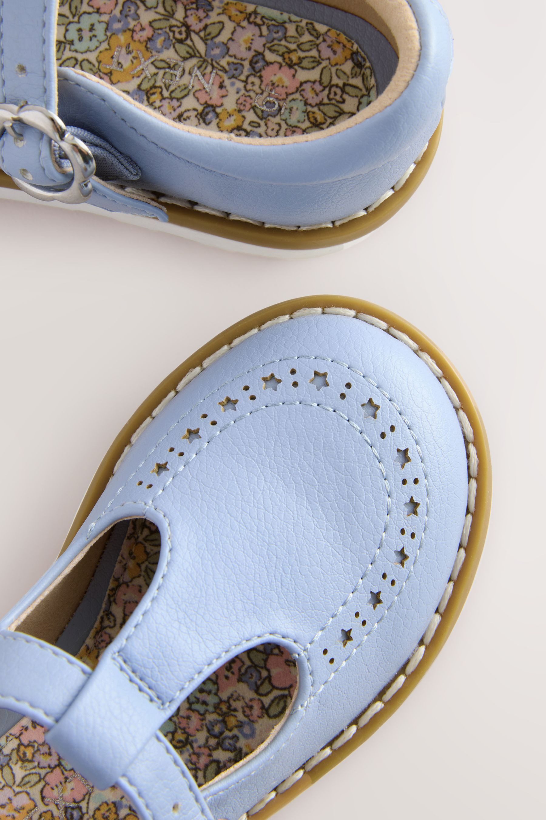 Next Schuhe mit T-Steg T-Strap-Sandale (1-tlg)