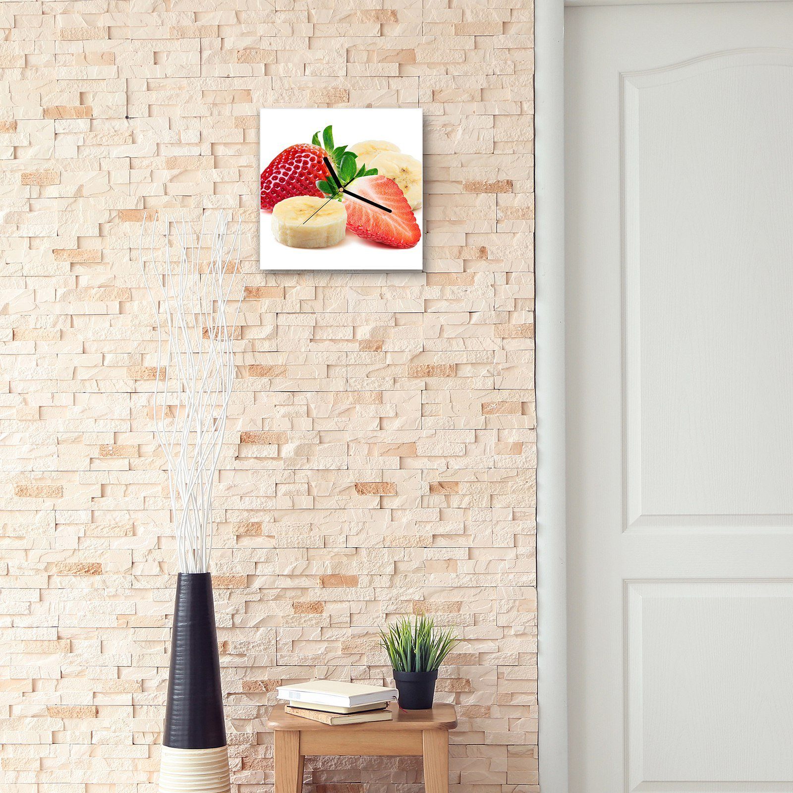 Primedeco Wanduhr Glasuhr 30 cm 30 Motiv Wanduhr x mit Wandkunst Größe und Erdbeeren Bananenstücke