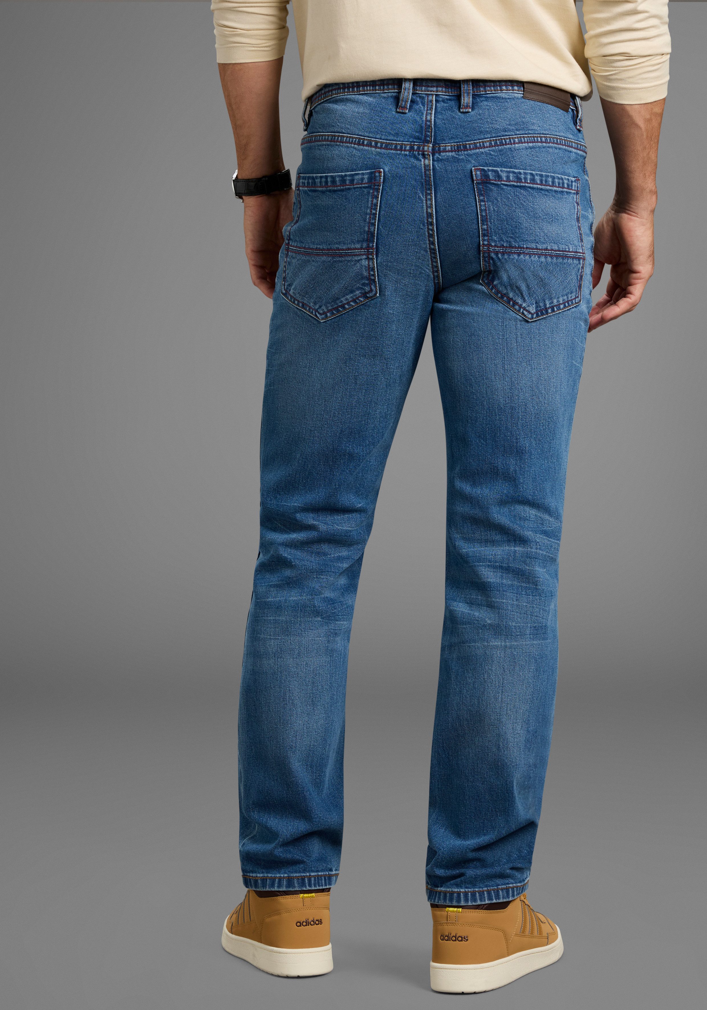 Arizona Straight-Jeans gerader Schnitt, mit Eingrifftaschen, Gesäßtaschen und Coinpocket