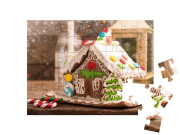 puzzleYOU Puzzle Ein bunt geschmücktes Lebkuchenhaus, 48 Puzzleteile, puzzleYOU-Kollektionen Weihnachten