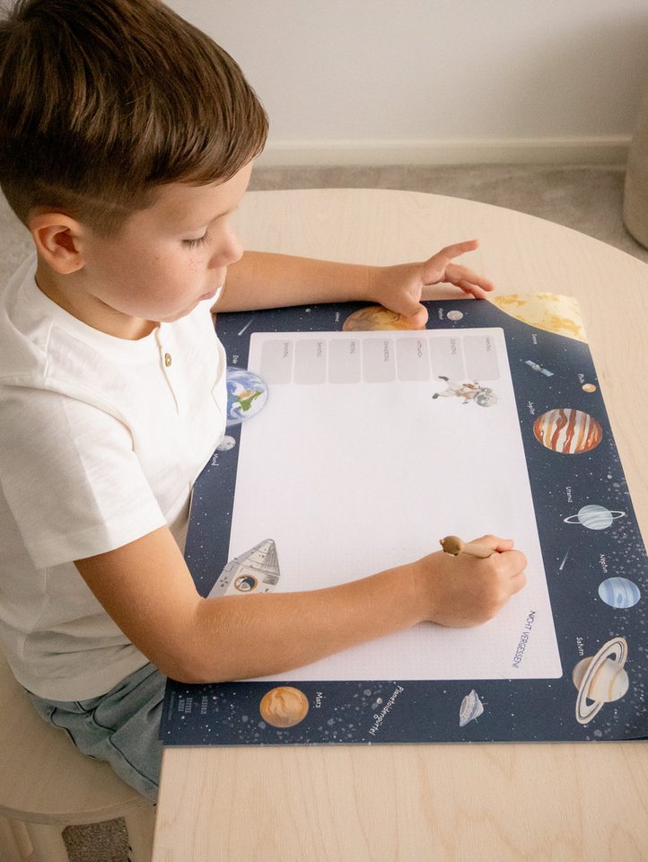 Thumbnail - Designforlittleones Schreibtischunterlage Galaktische Papierblockunterlage/Wochenplaner mit Astronaut