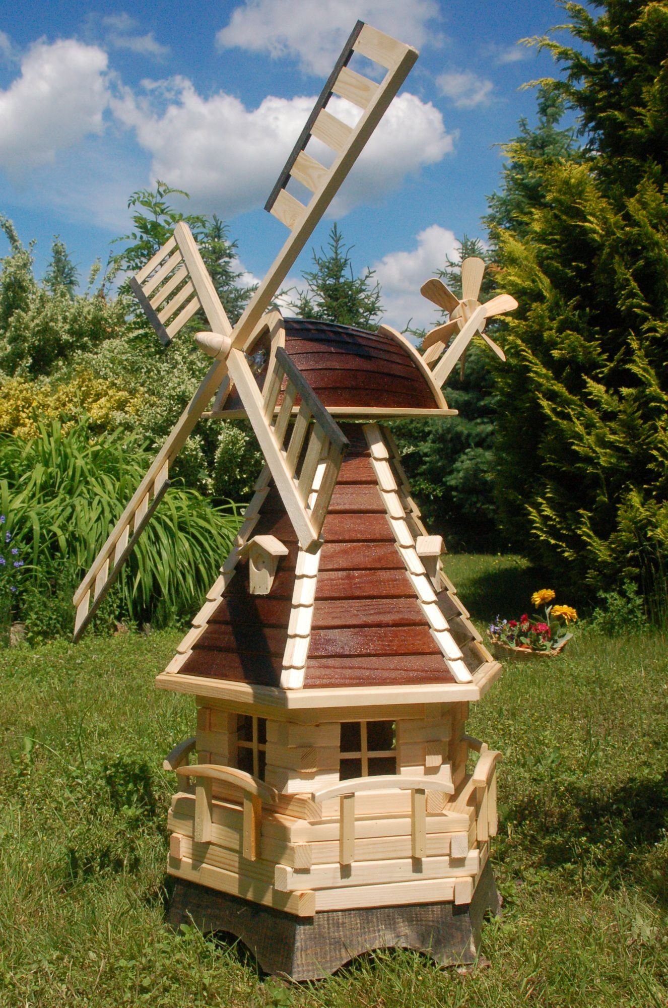 DSH DEKO SHOP HANNUSCH Gartenfigur Garten-Windmühle mit Lamellendach – Höhe 1,25m Braun
