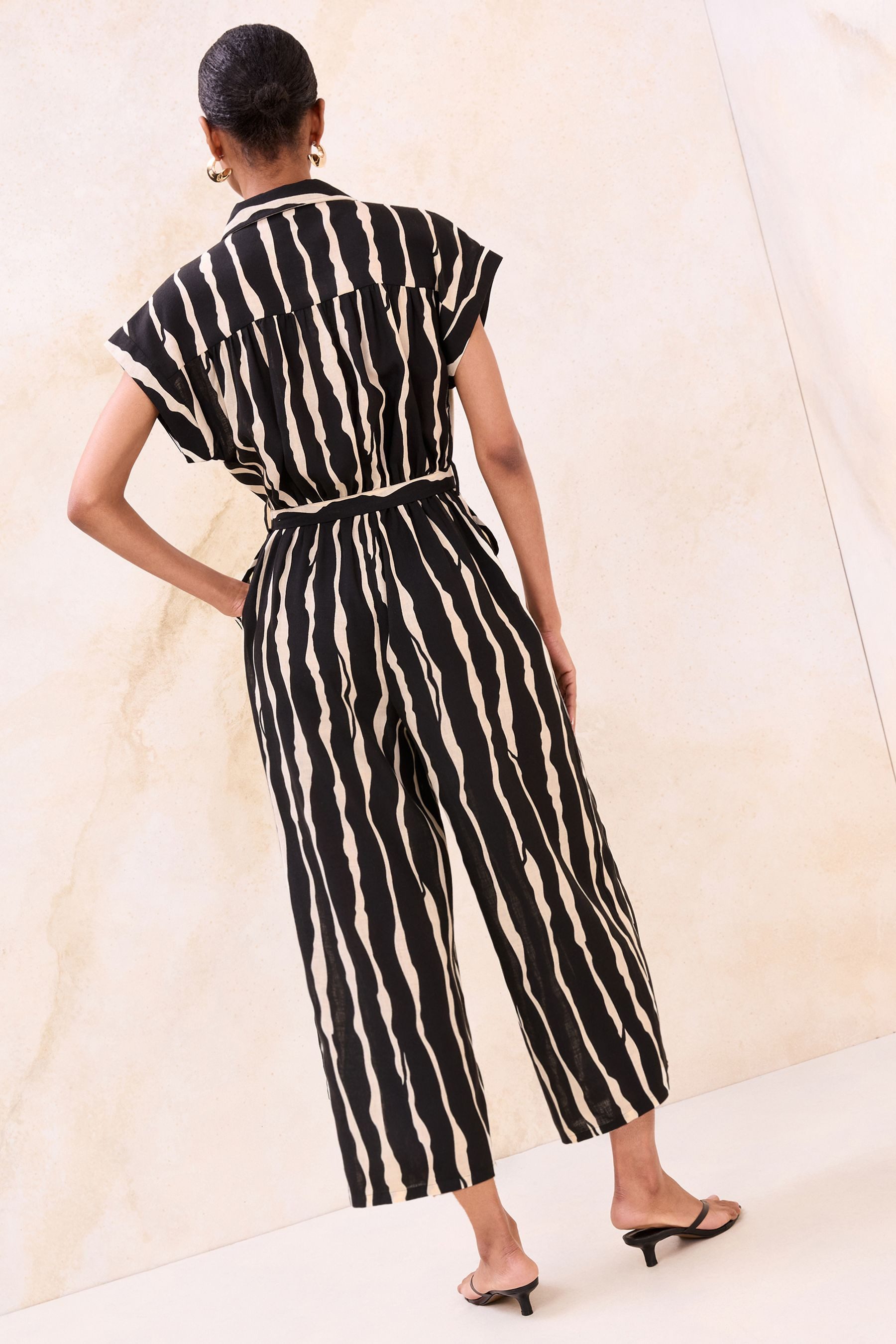 LIPSY Jumpsuit Lipsy Kurzärmeliger Jumpsuit mit Streifen, Regular (1-tlg)