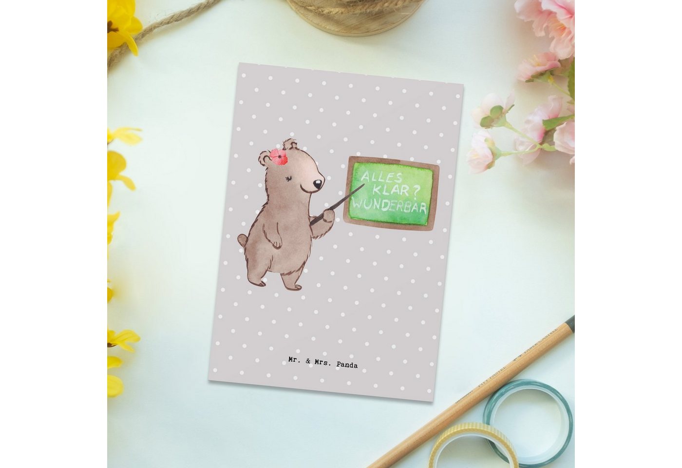 Thumbnail - Mr. & Mrs. Panda Postkarte Dozentin Herz - Grau Pastell - Geschenk, Karte, Professorin, Einladun, Charmantes Design