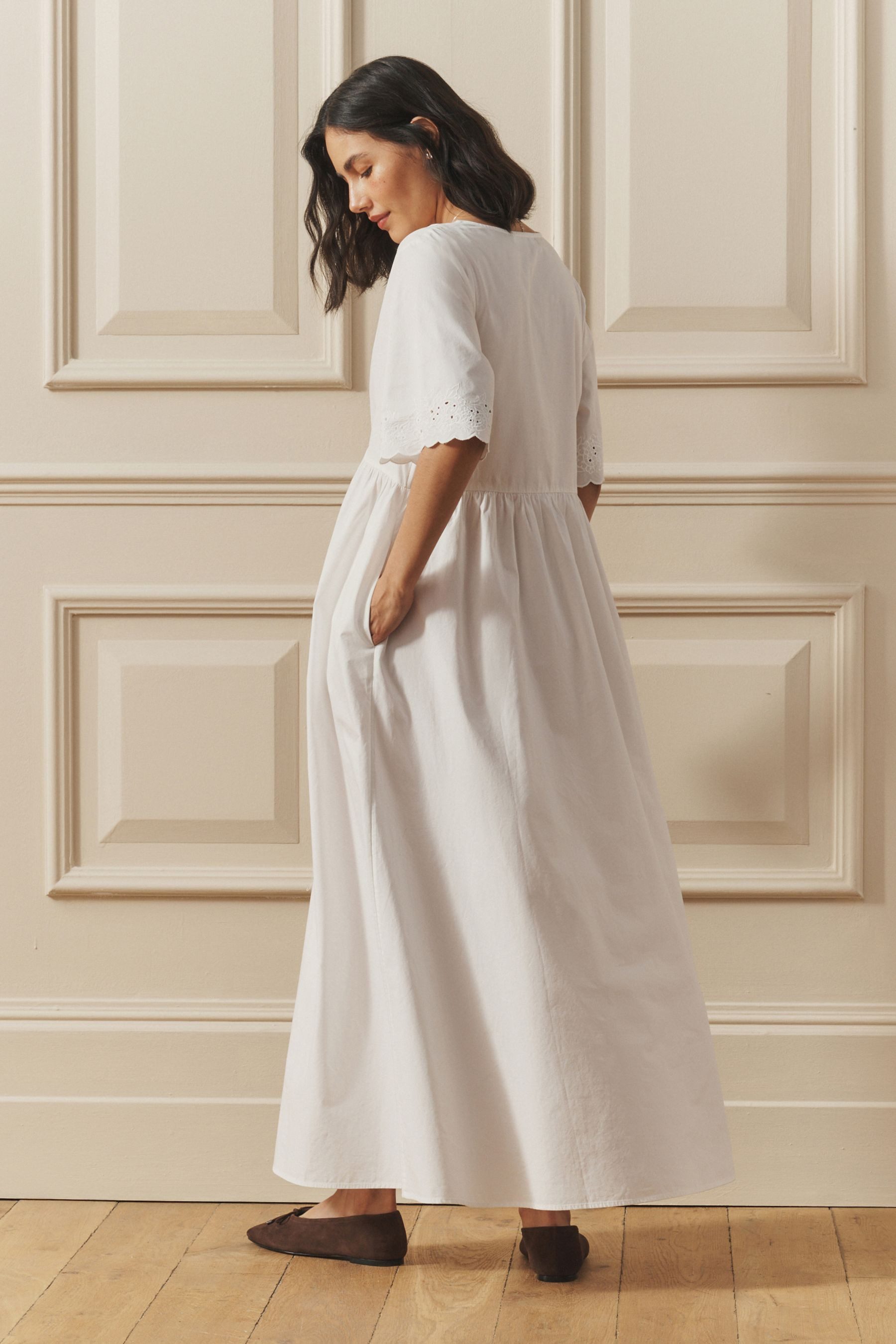 LAURA ASHLEY Midikleid Laura Ashley Midikleid mit Lochstickerei (1-tlg)