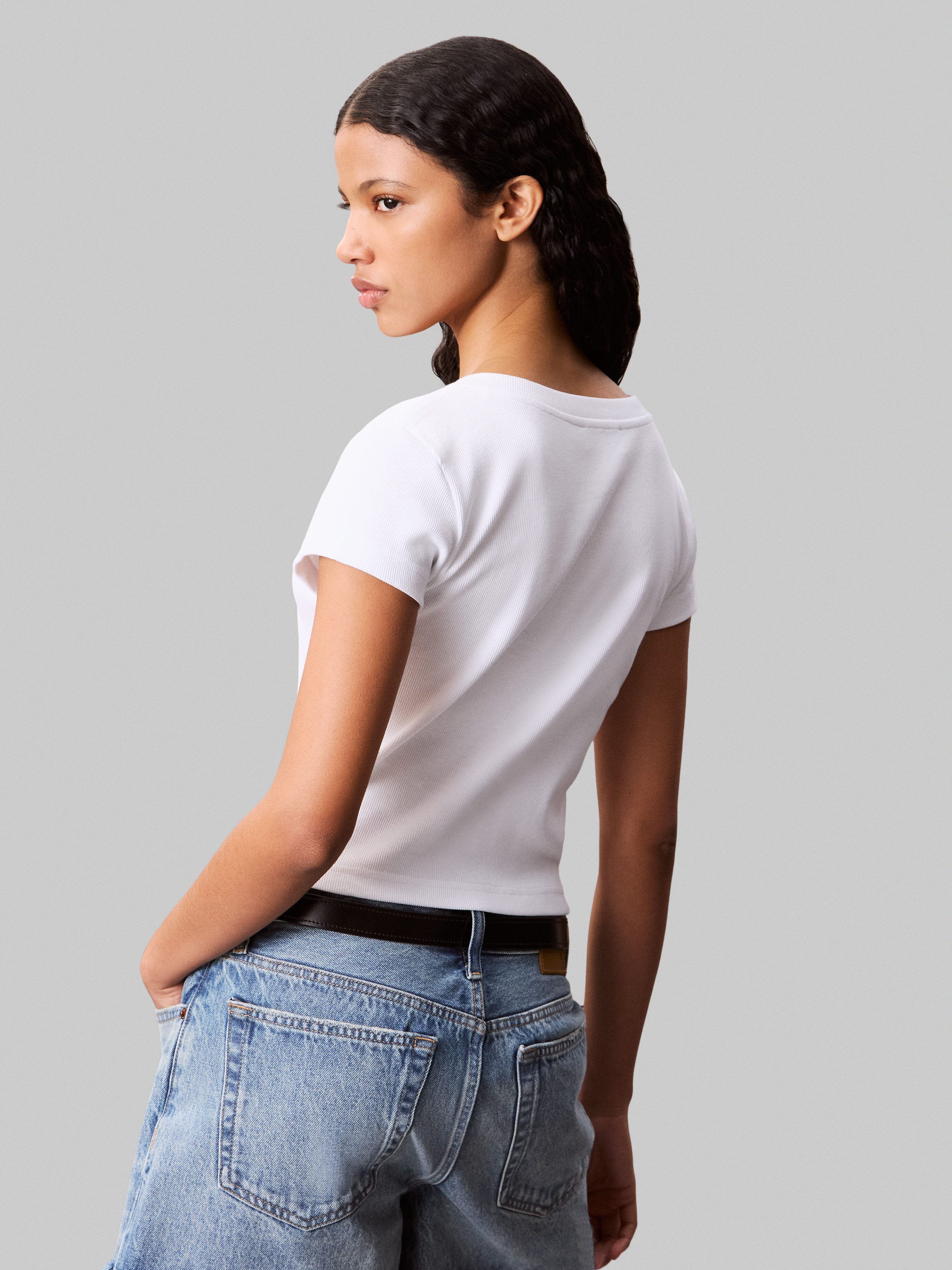 Calvin Klein Jeans T-Shirt A- SS WOVEN LABEL RIB VNECK TEE mit gewebtem Label