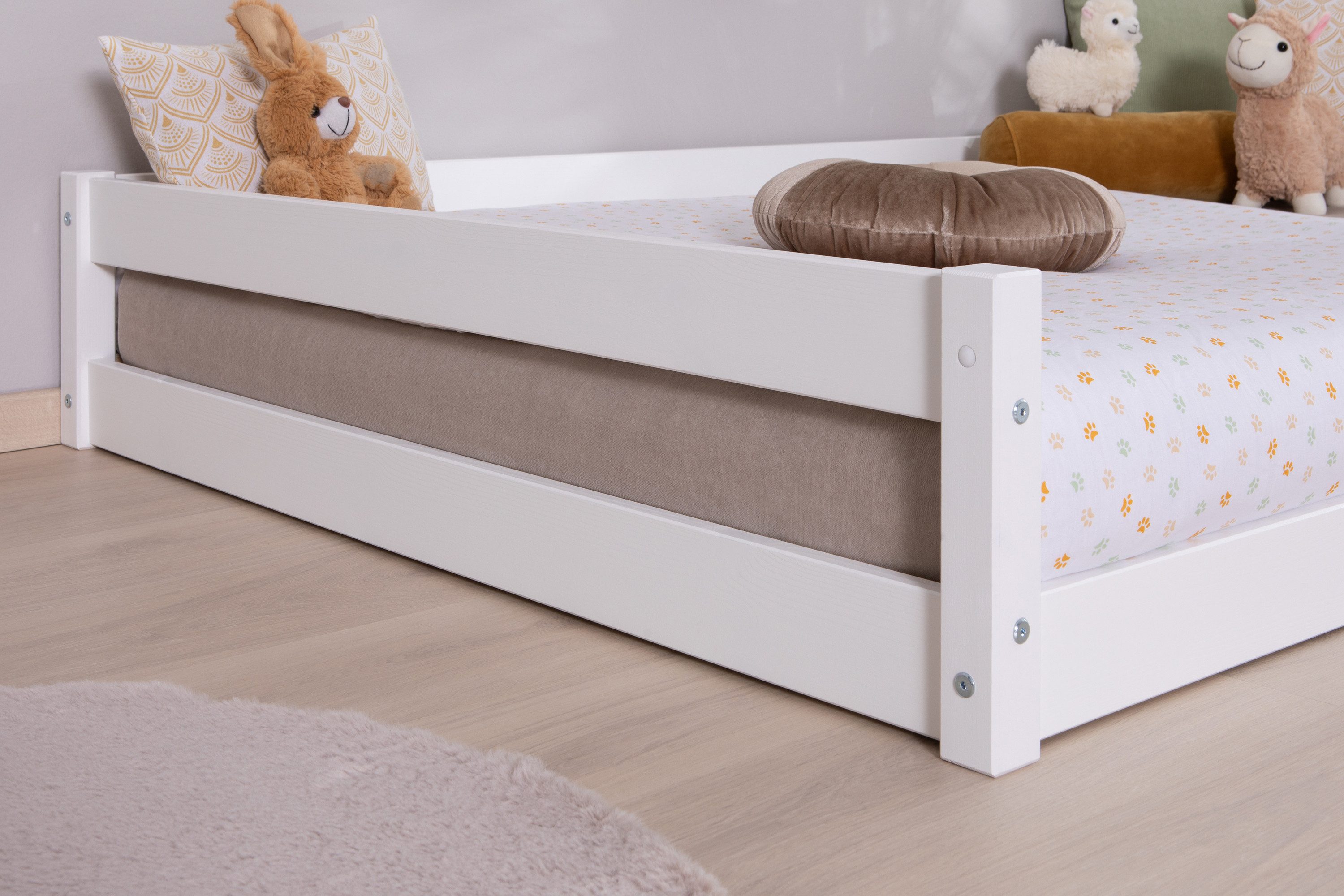 Ticaa Bettgestell Bodenbett „Emi“, Kinderbett, Jugendbett