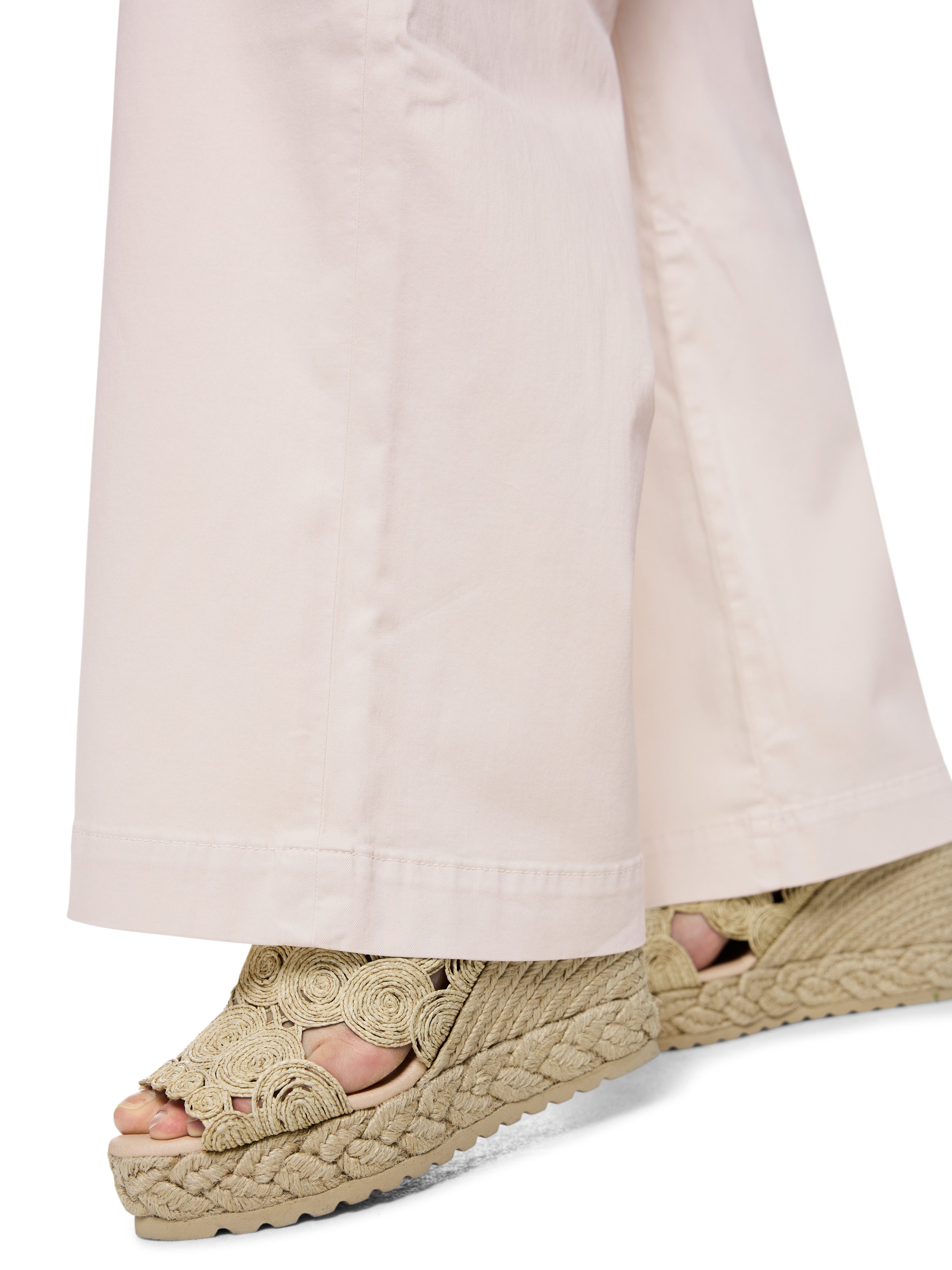 Marc Cain Weite Jeans Blazing Sun Premium Damenmode Model: WARRI mit Gürteldetail, high waist, Länge 34