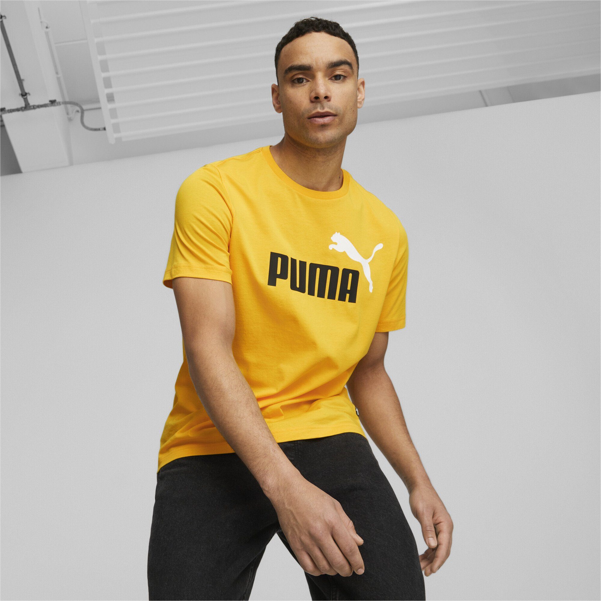 T-Shirts Herren Yellow Essentials+ Sizzle PUMA Trainingsshirt zweifarbigem mit Logo
