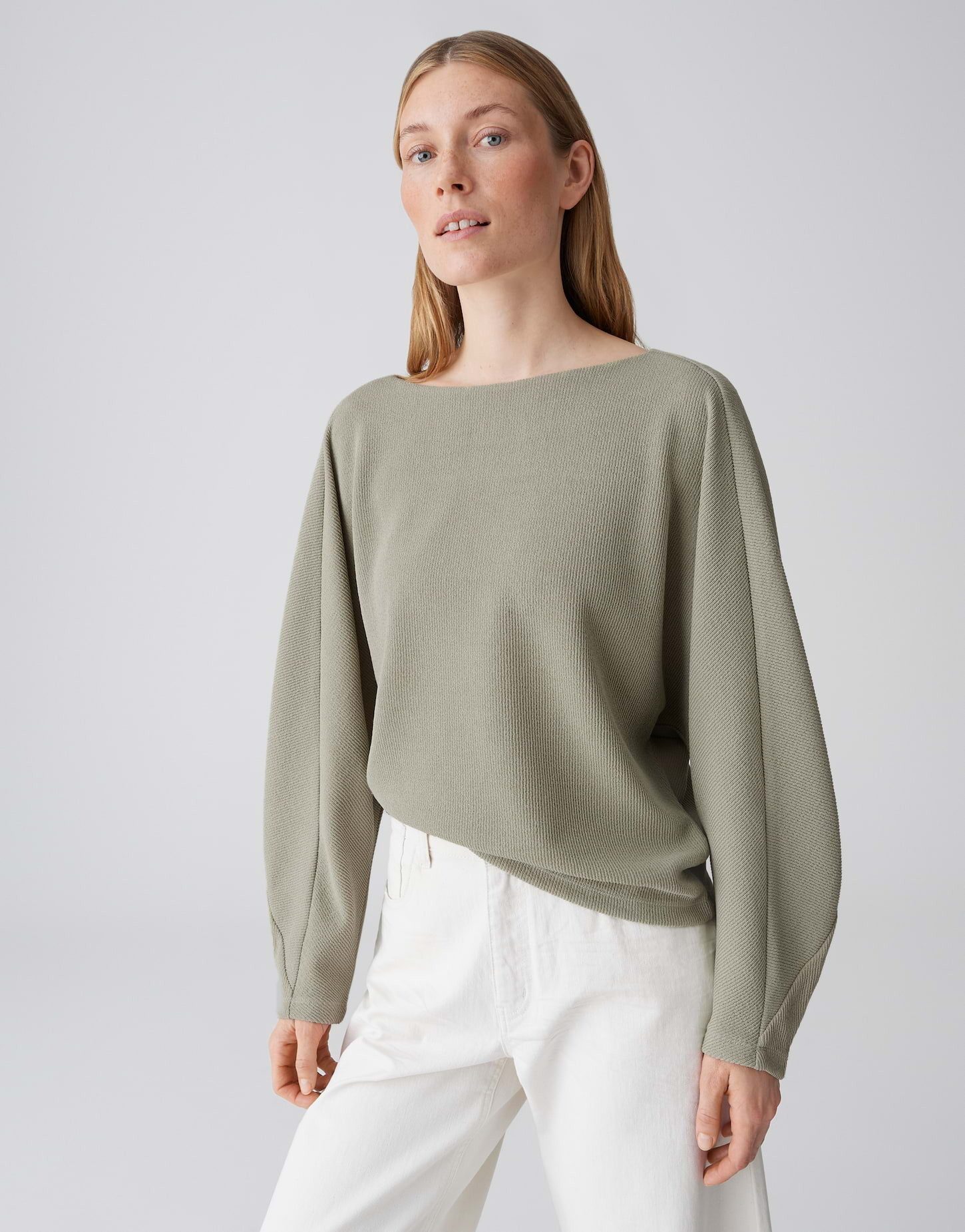 OPUS Sweatshirt Sweatshirt aus Sweatware mit 3-D Streifen Optik Fledermausärmel, Schlitz im Rücken, weicher Griff