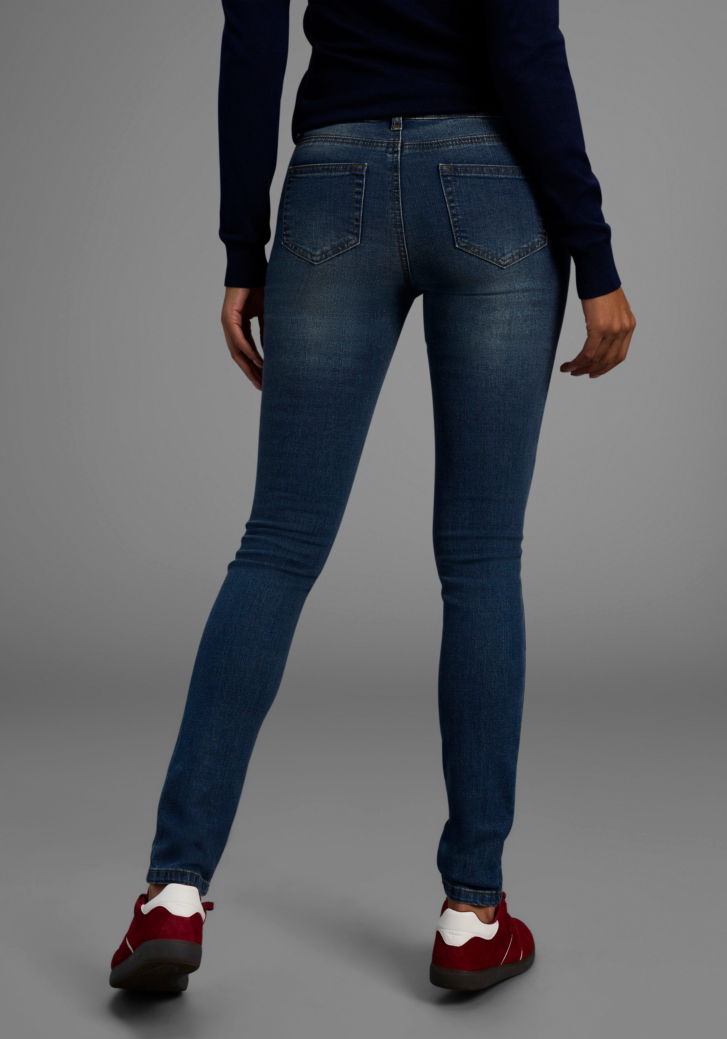 Arizona Skinny-fit-Jeans mit Keileinsätzen extra-enger Beinschnitt, niedrige Leibhöhe