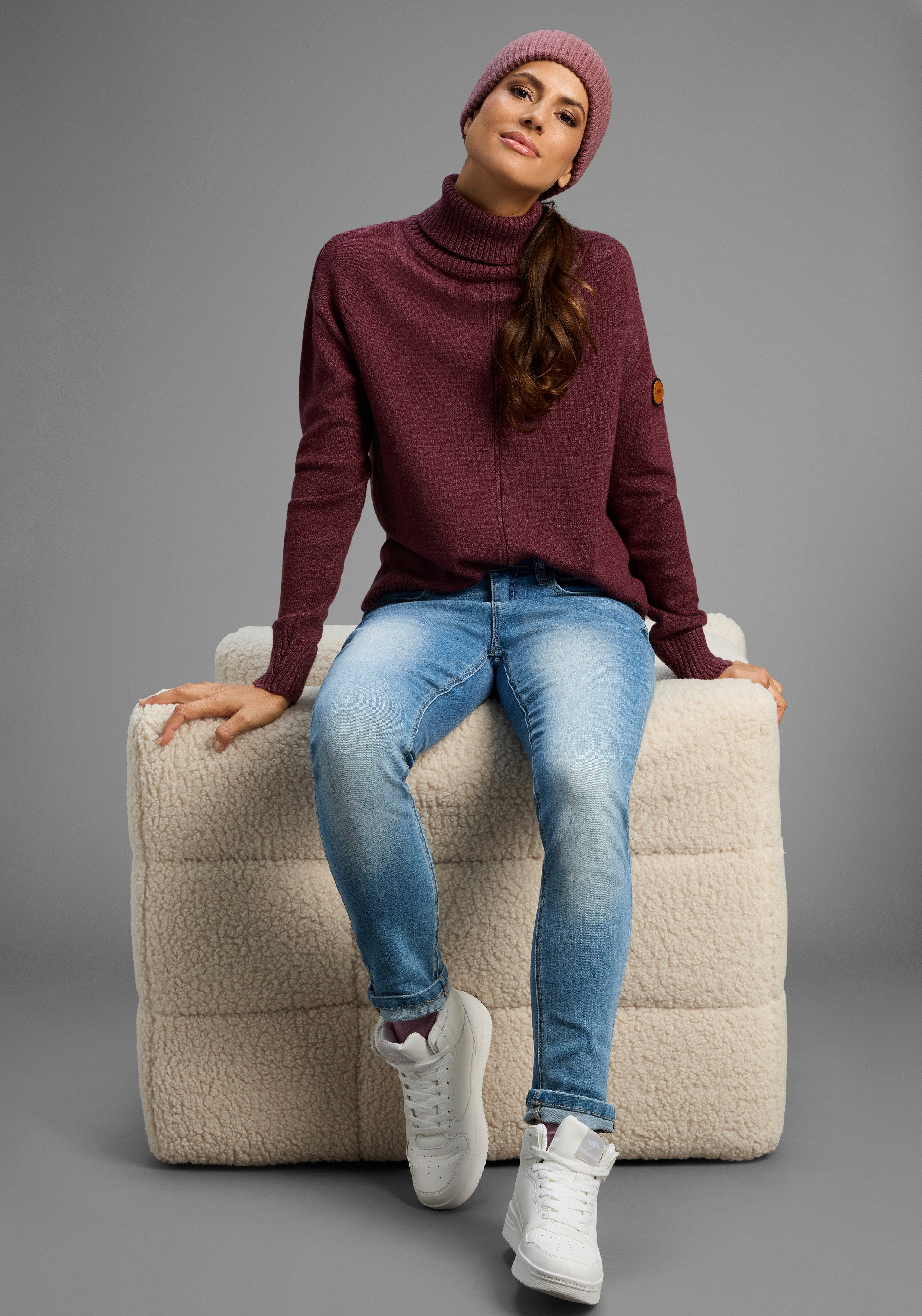 KangaROOS Rollkragenpullover mit Knopfdetail am Saum
