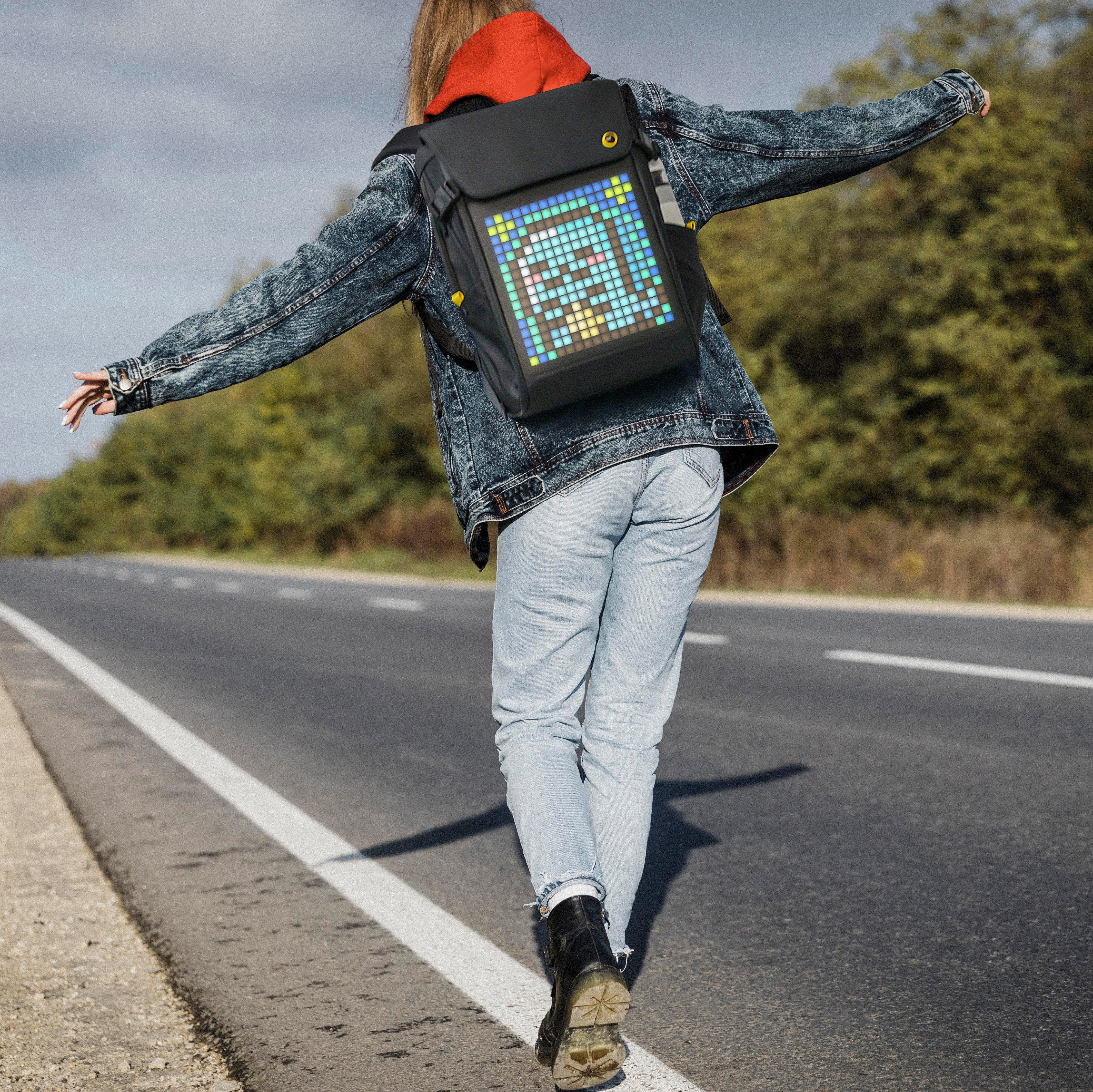 DIVOOM Laptoprucksack Divoom Backpack-M - Rucksack mit Pixel-Display - schwarz