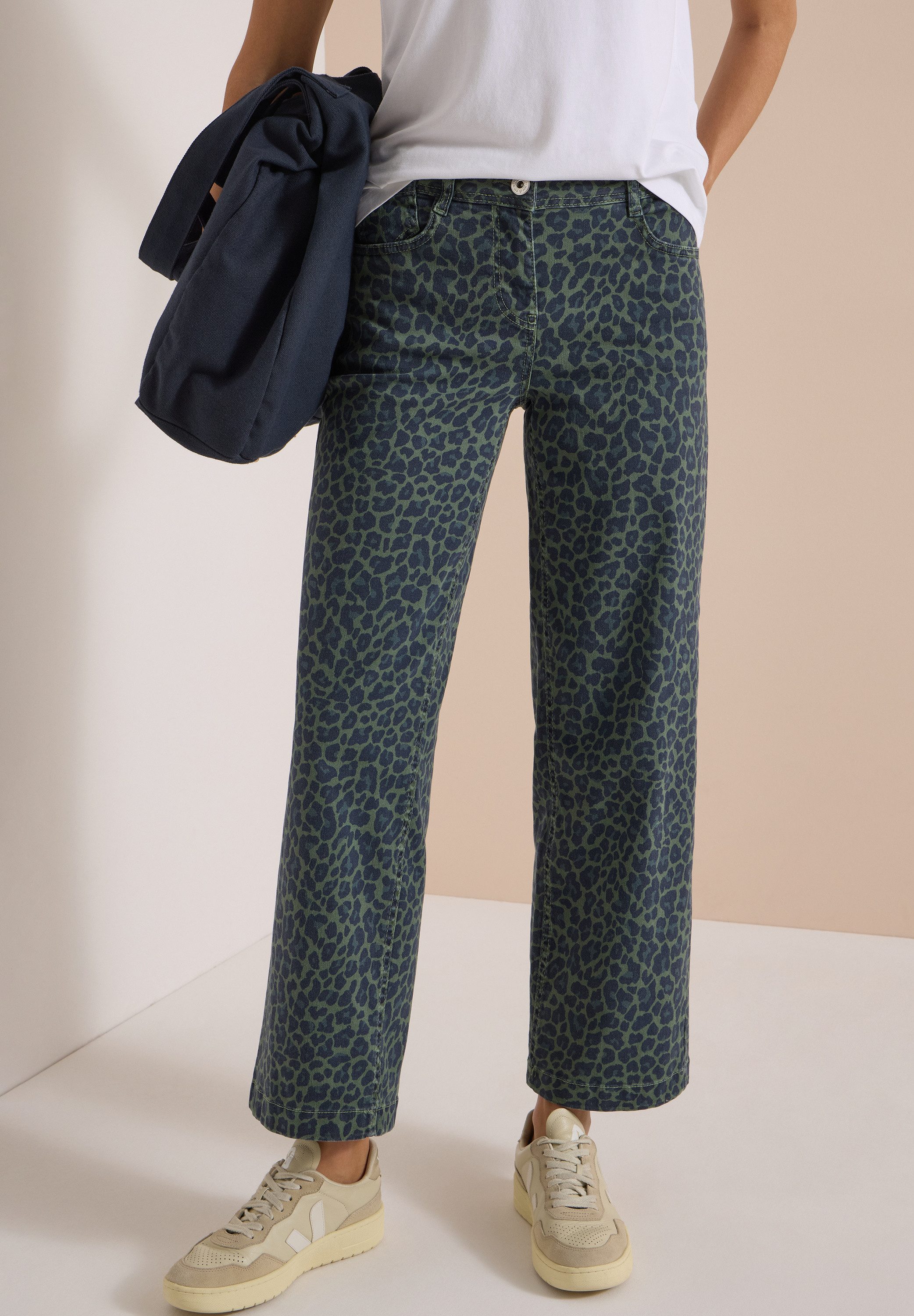 CECIL Loose-fit-Jeans Style Neele mit Leo-Muster / Stretch – Bild 2 von 5