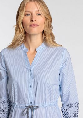 DELMAO Blusenkleid mit Druck im Anglaise-Stil