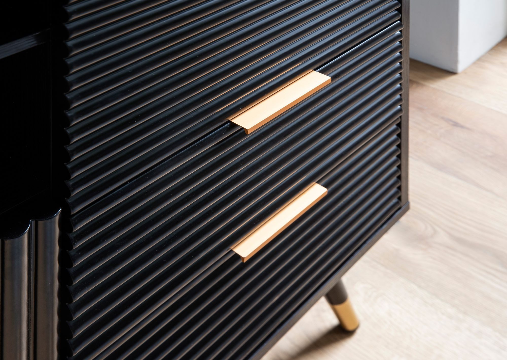FineBuy Sideboard 77x97x40 cm Anrichte Schwarz mit Eiche-Dekor, Kommode mit Türen und Schubladen, Kommodenschrank Flurschrank mit Regal Modern, Standschrank Woh – Bild 5 von 5