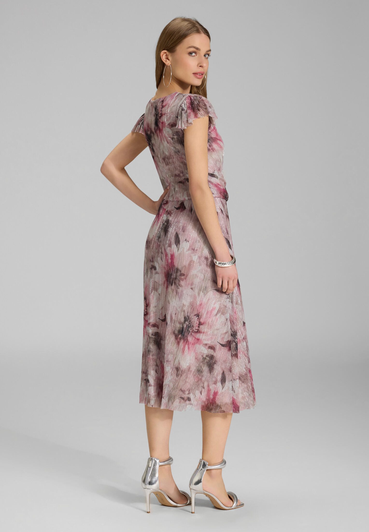 SWING Cocktailkleid Taillierter Schnitt mit fließendem Rockteil günstig online kaufen