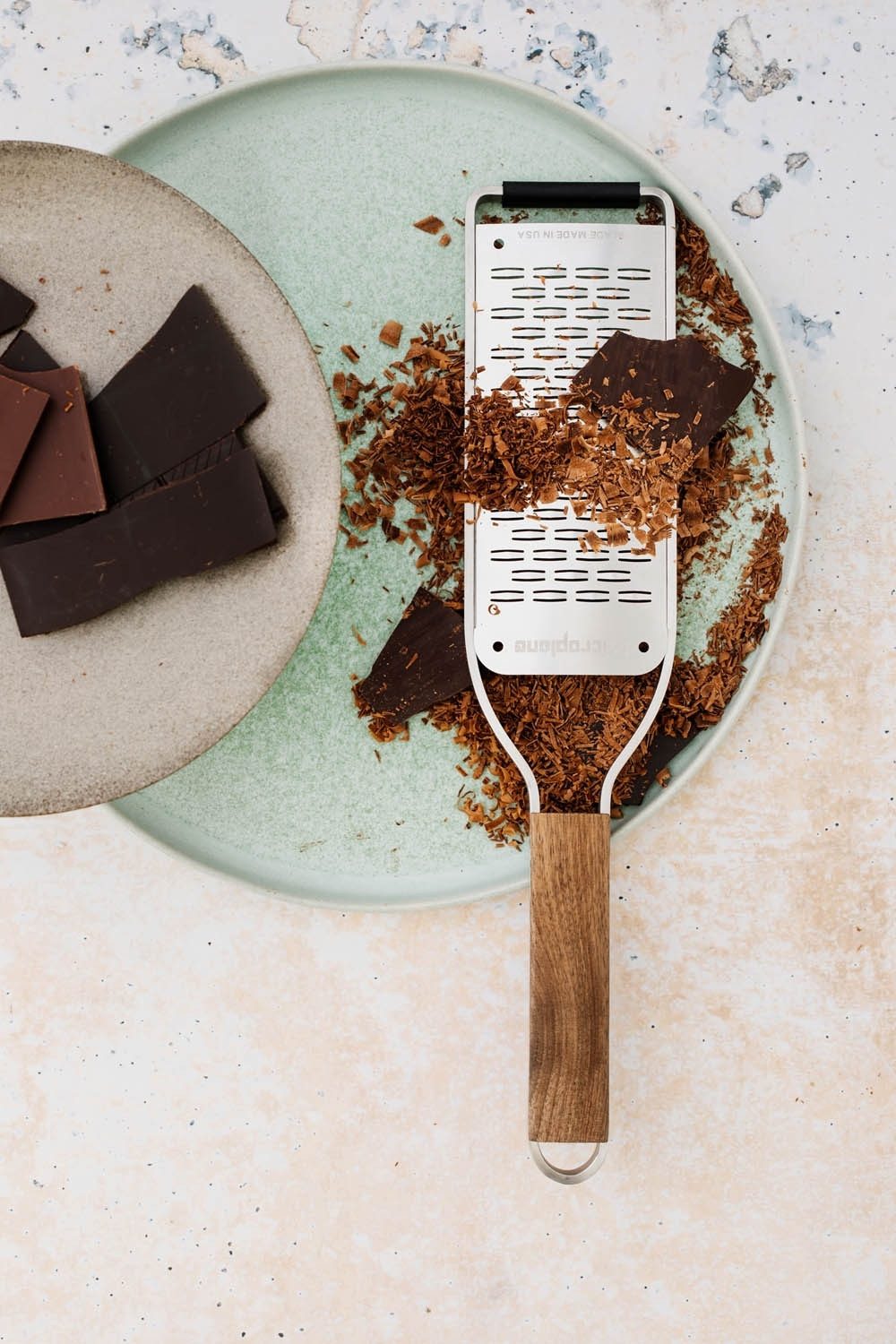 Microplane Küchenreibe 2-Wegereibe MASTER, L 30 cm, Braun, Walnussholz, Edelstahl, Gummi, Walnussholz, 2-Wegereibe und Gummifuß