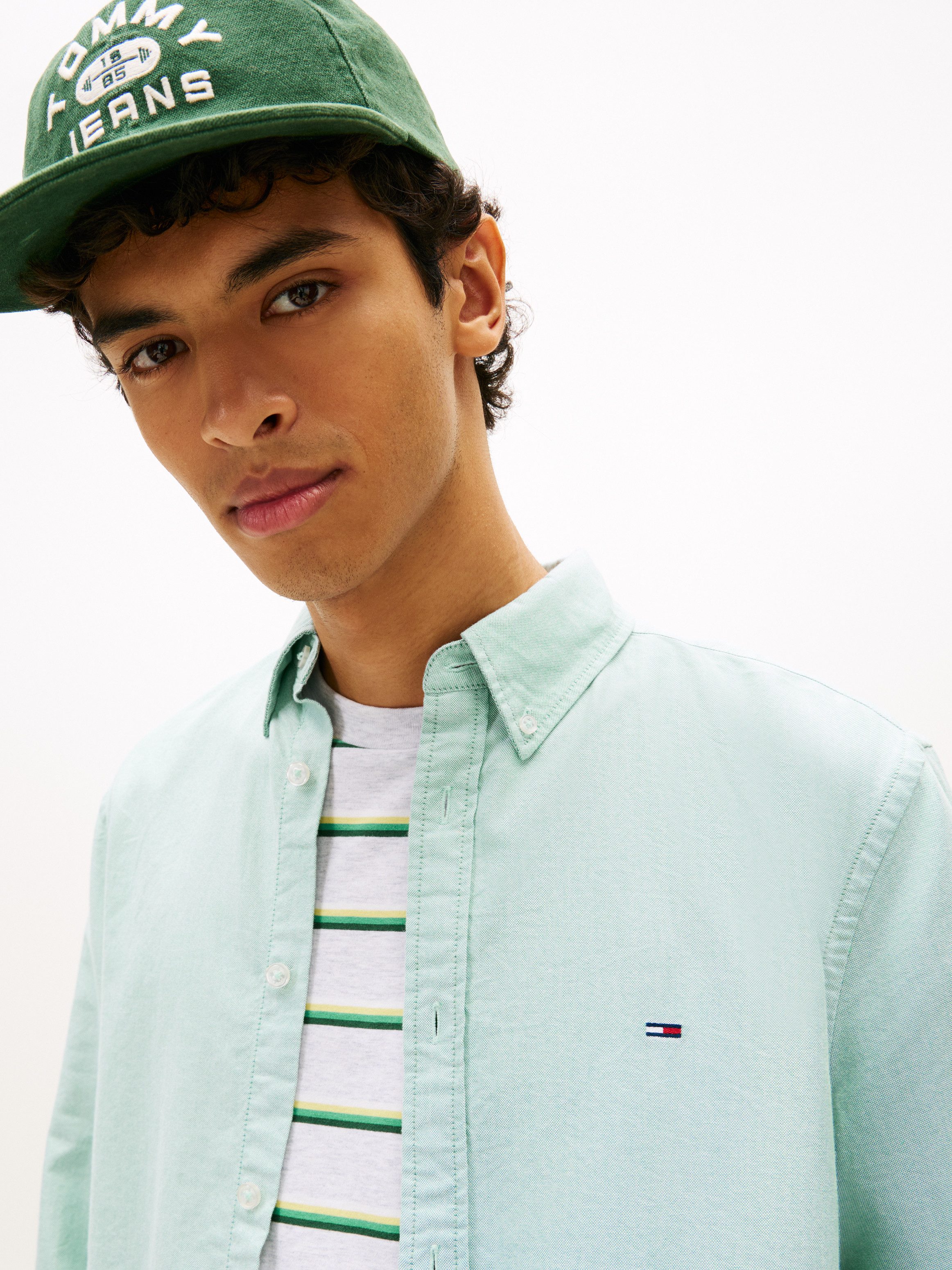 Tommy Jeans Langarmhemd TJM REGULAR OXFORD mit Rundhalsausschnitt, Button-down-Kragen