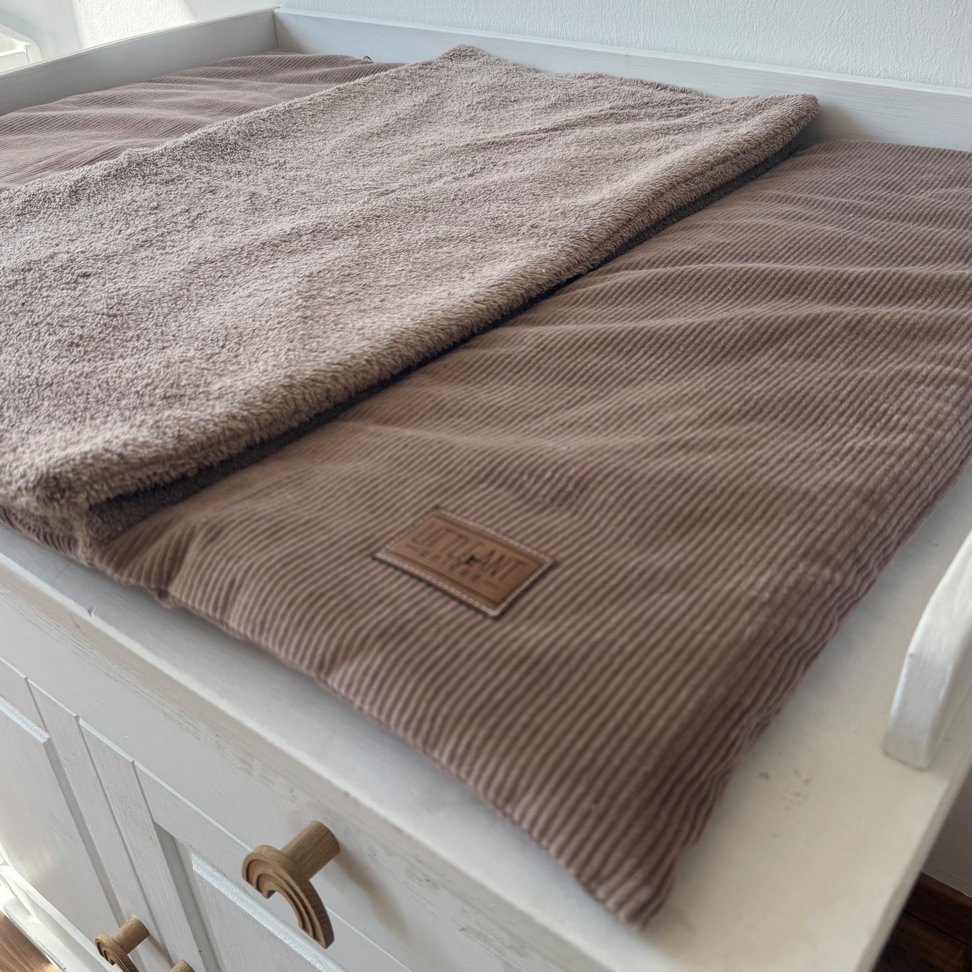 LittleANTunique Wickelauflage WICKELTISCHAUFLAGE CORD TAUPE günstig online kaufen