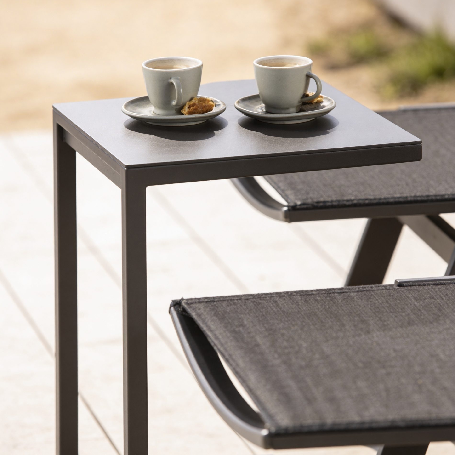 Liadomo Gartentisch Lido, praktische C-Form, komplett aus Aluminium