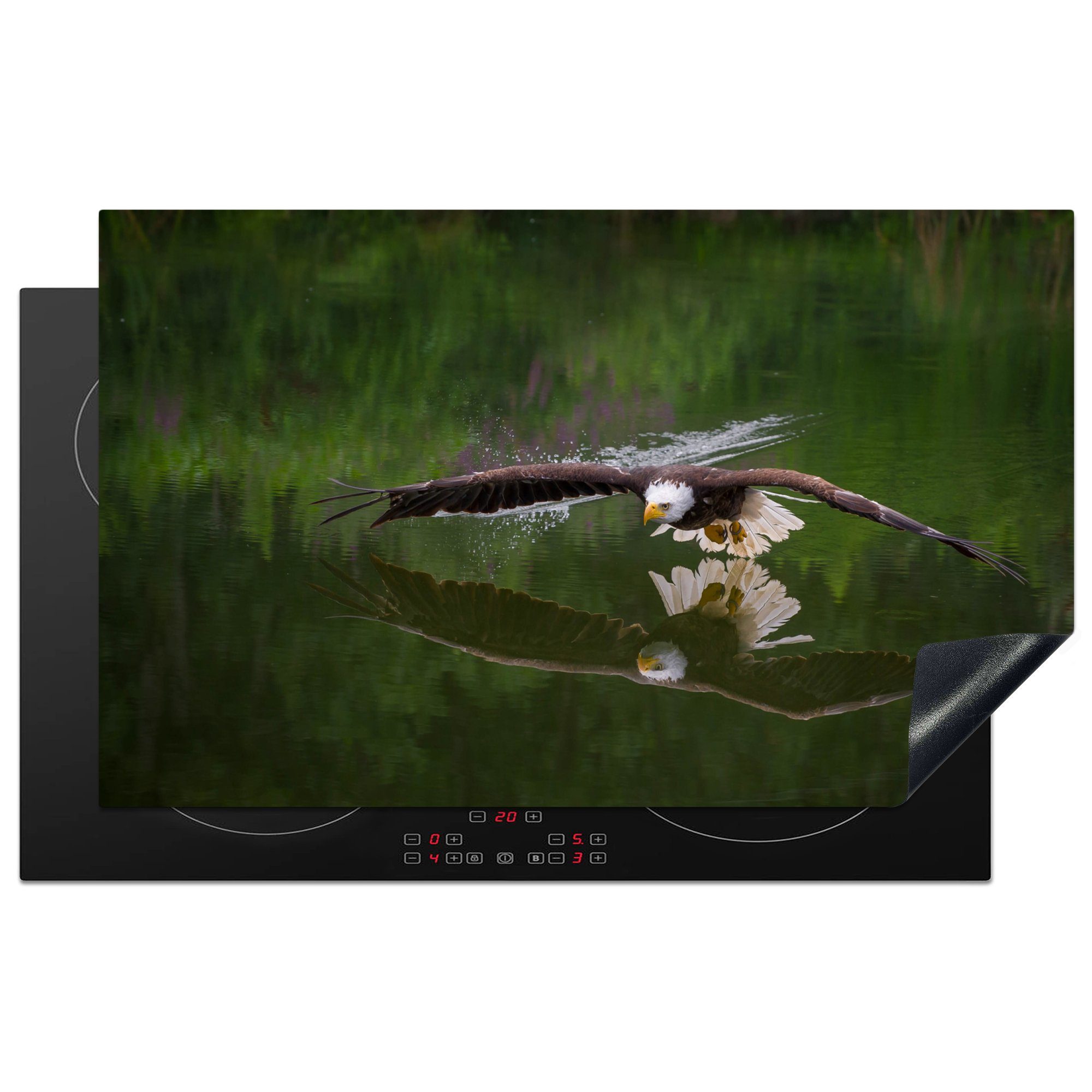MuchoWow Herdblende-/Abdeckplatte Ein Weißkopfseeadler fliegt sehr niedrig über dem Wasser, Vinyl, (1 tlg), 83x51 cm, Ceranfeldabdeckung, Arbeitsplatte für küche