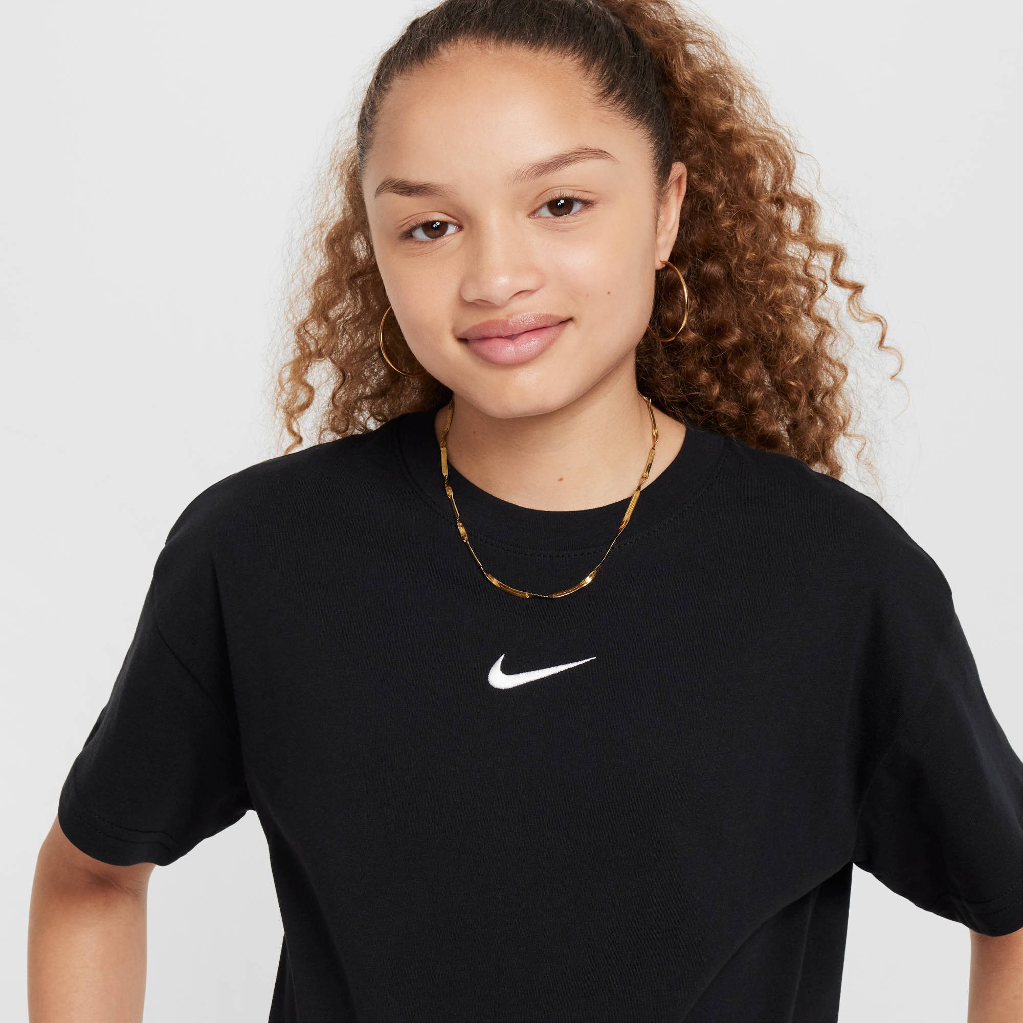 Nike Sportswear T-Shirt G NSW TEE BOY ESSNTL LBR Kurzarm, mit Rundhalsausschnitt, aus Baumwolle, normale Länge
