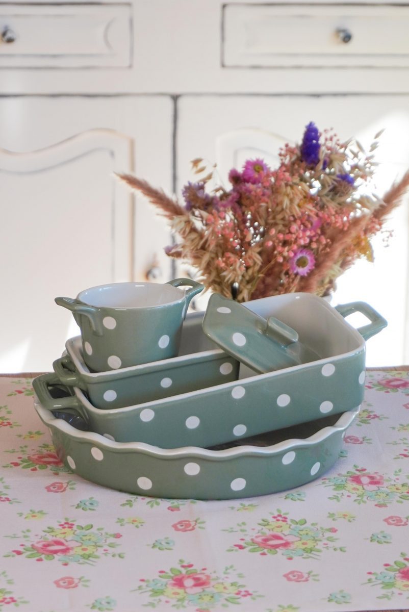 Isabelle Rose Butterdose Punkte Dots Herzen, (Backform, ca. 16,5 x 10 x 8 cm, mit Griffen und Deckel), handbemalt, ofenfest & geeignet für Mikrowelle, Spülmaschine