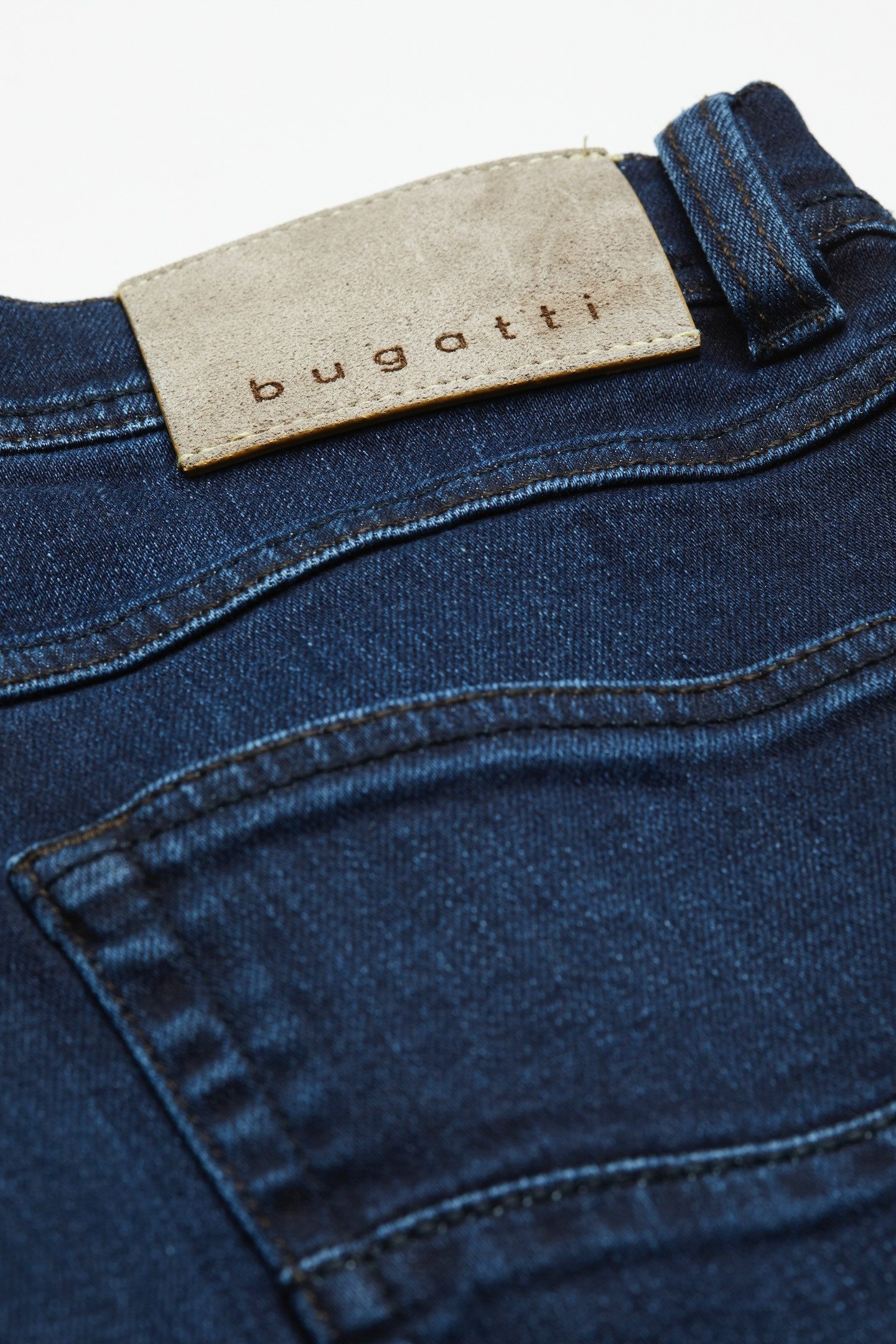bugatti 5-Pocket-Jeans Regular Fit aus Premium Denim mit Stretch und Reißverschluss