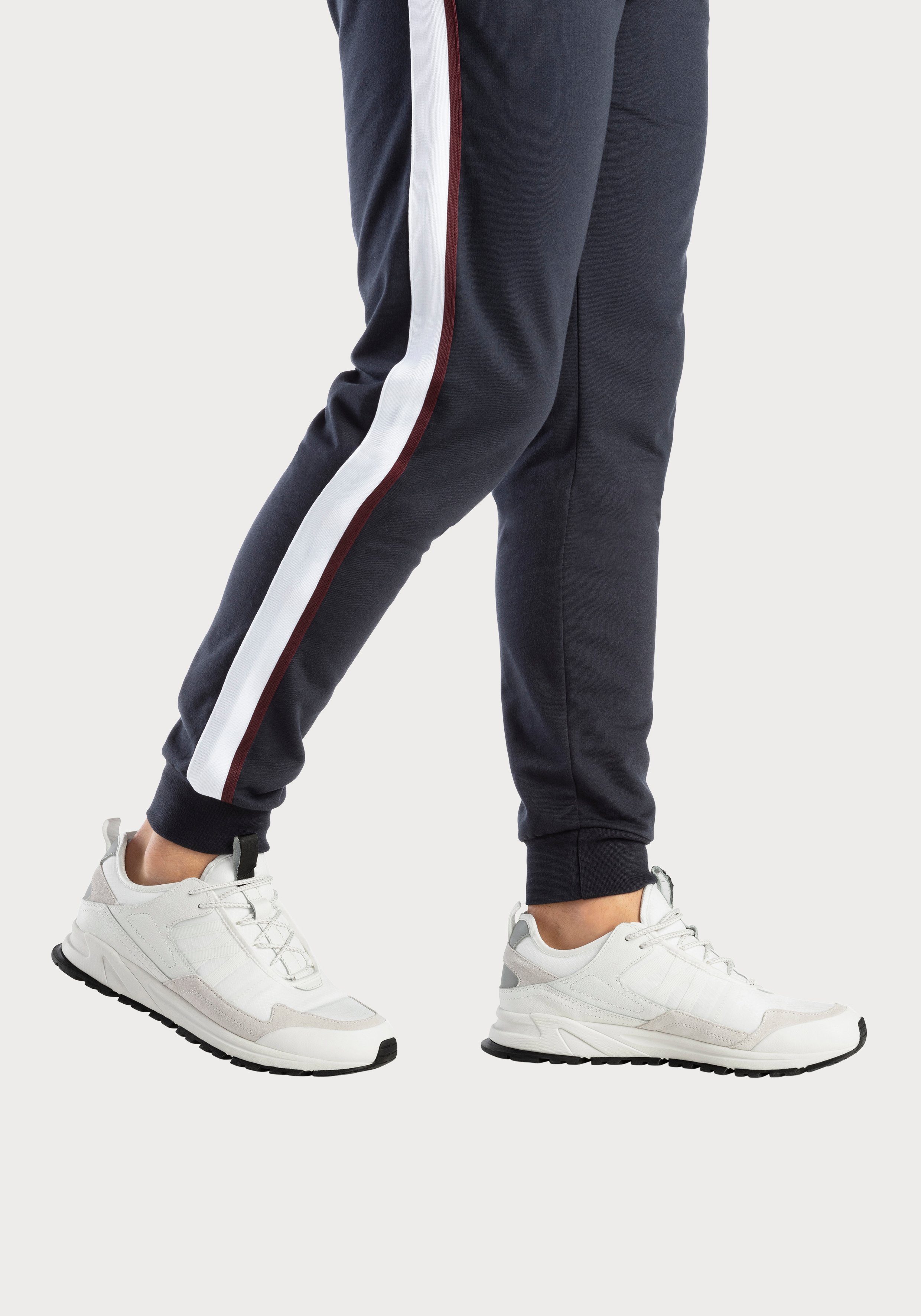 Bench. Loungewear der und Sweathose Logodruck navy-weiß an Streifen aufgesetzten Seite mit