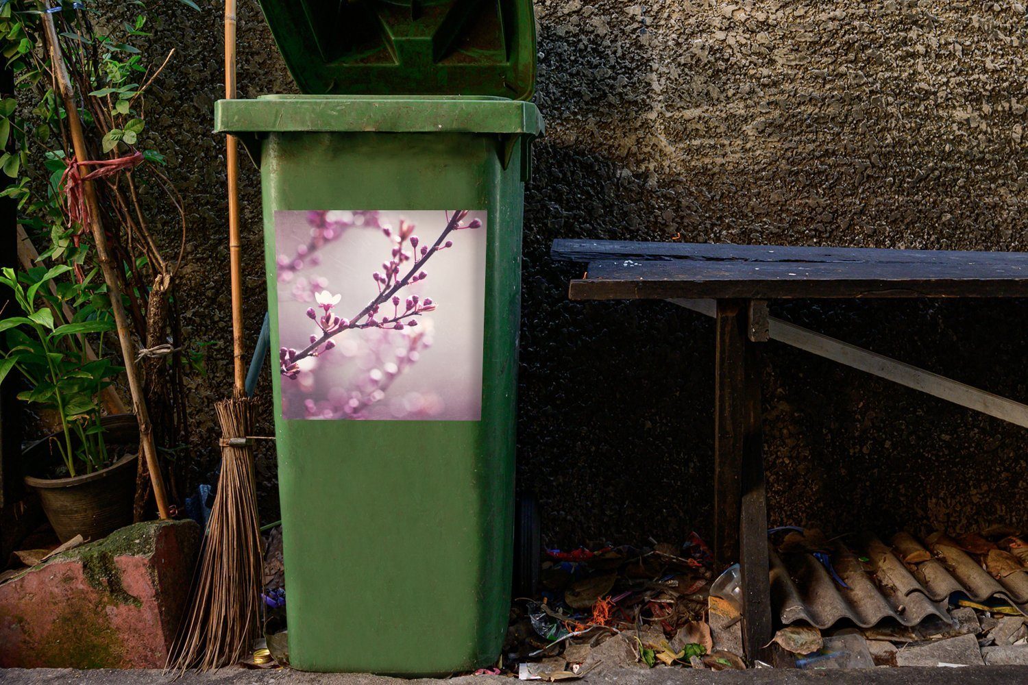 Blüten Wandsticker Sakura der Mülltonne, Nahaufnahme violetten (1 St), Abfalbehälter Container, einer MuchoWow Sticker, Mülleimer-aufkleber,