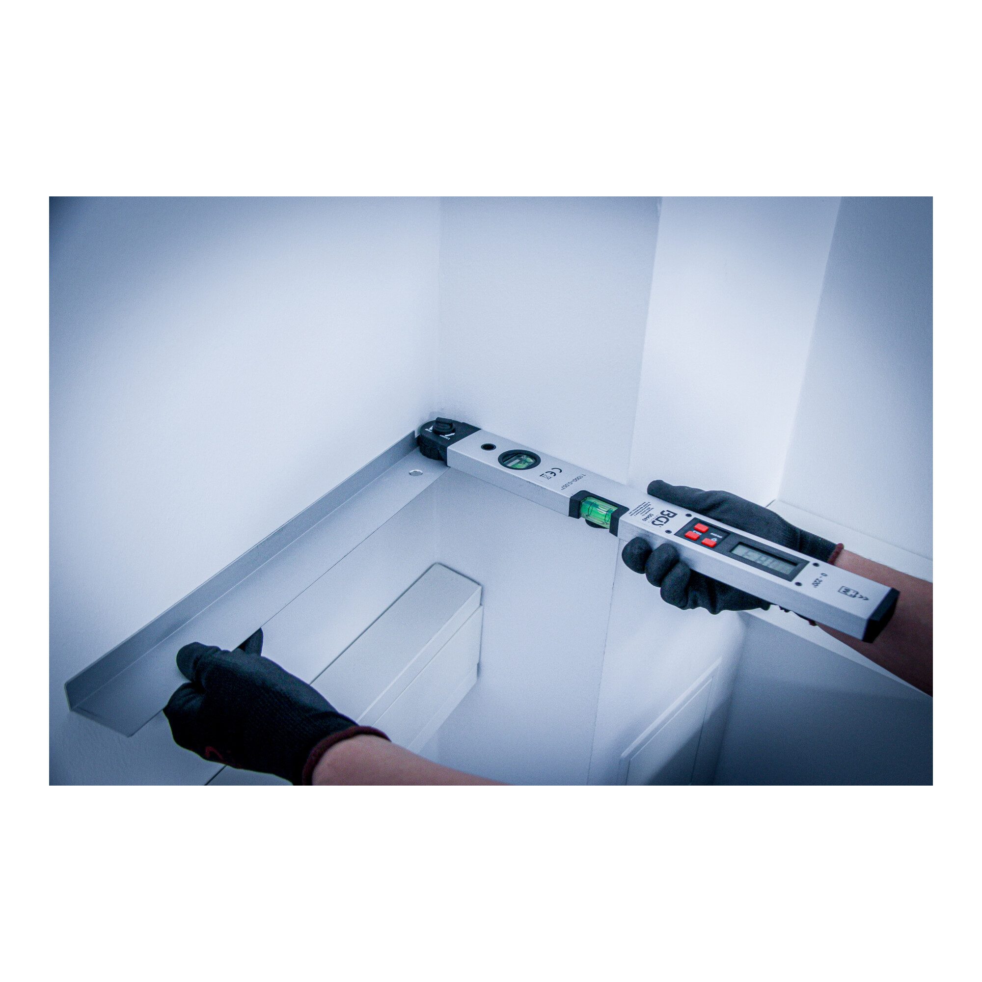 BGS technic Wasserwaage BGS Digitaler LCD-Winkelmesser mit Wasserwaage 450 mm