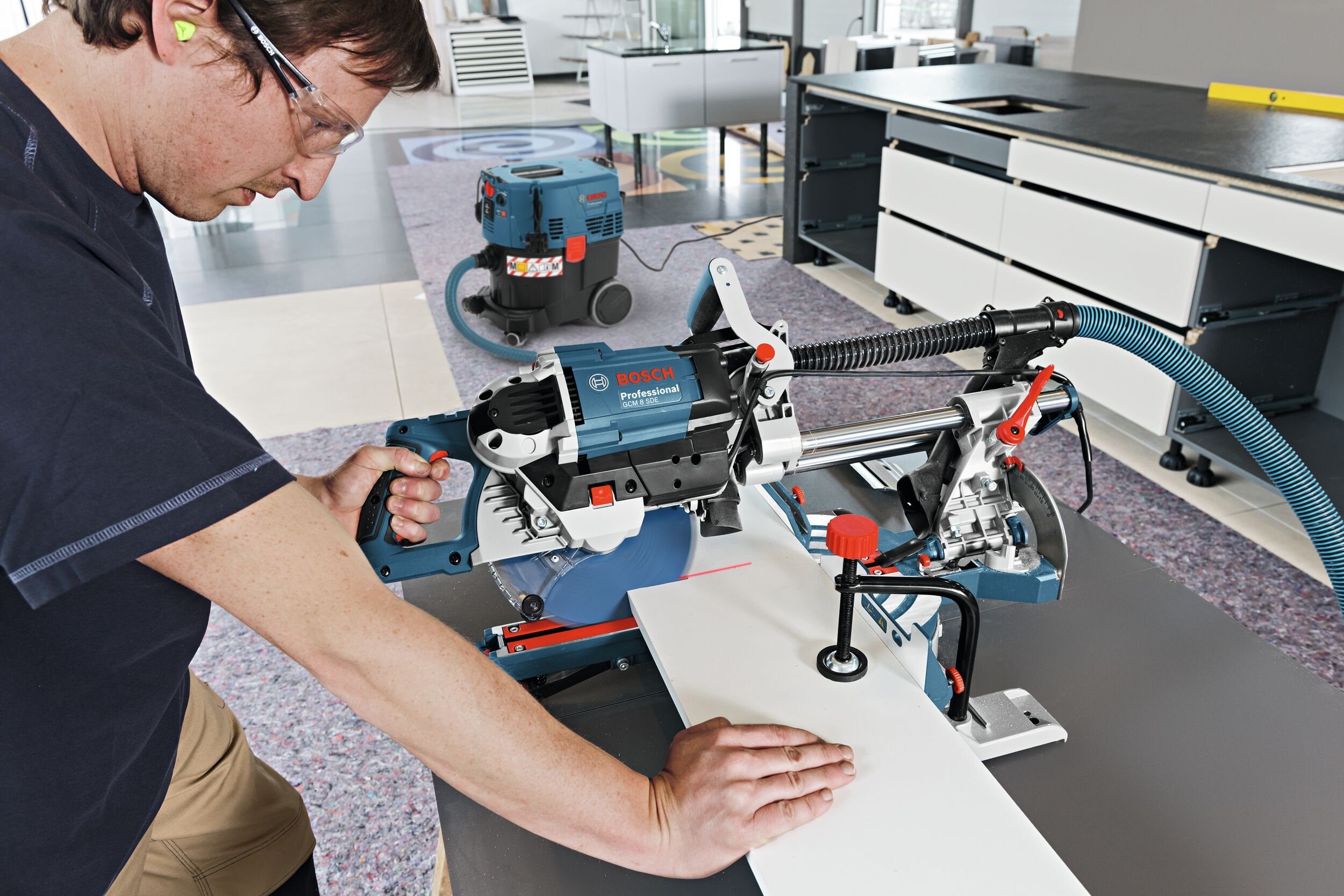 Bosch Professional Kapp- und Gehrungssäge GCM 8 SDE, Paneelsäge - im Karton