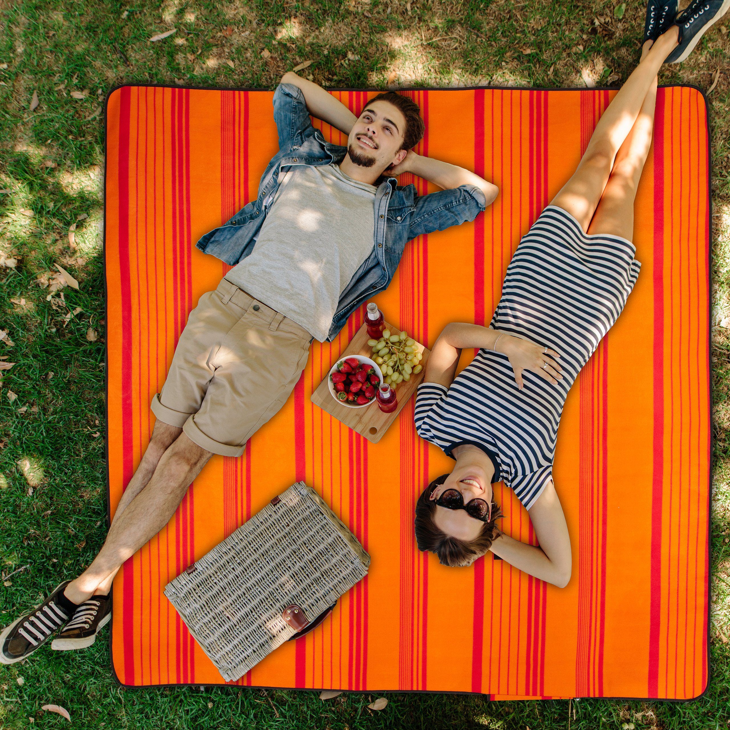 Picknickdecke 200x200cm orange gestreift, relaxdays