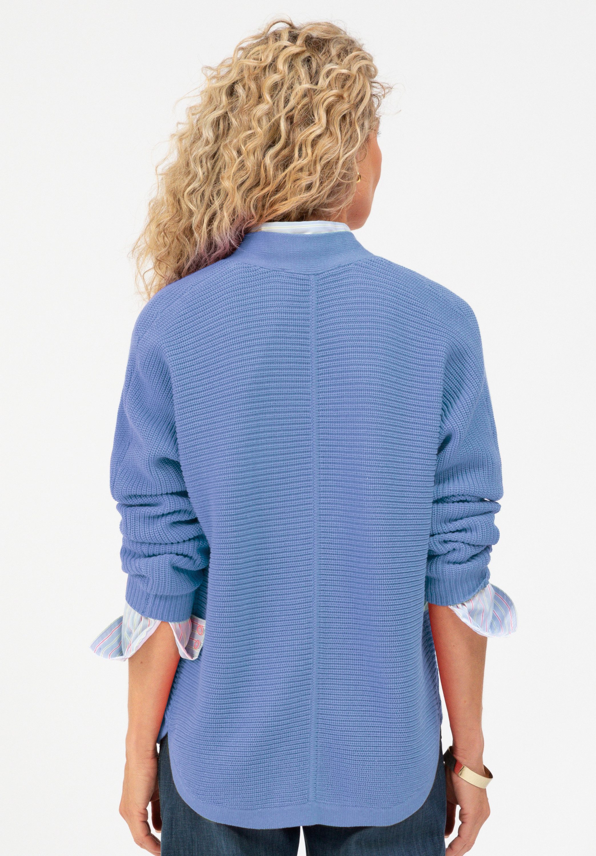 bianca Strickjacke OTIS in quer gestricktem Feinpatent, mit langem V-Neck