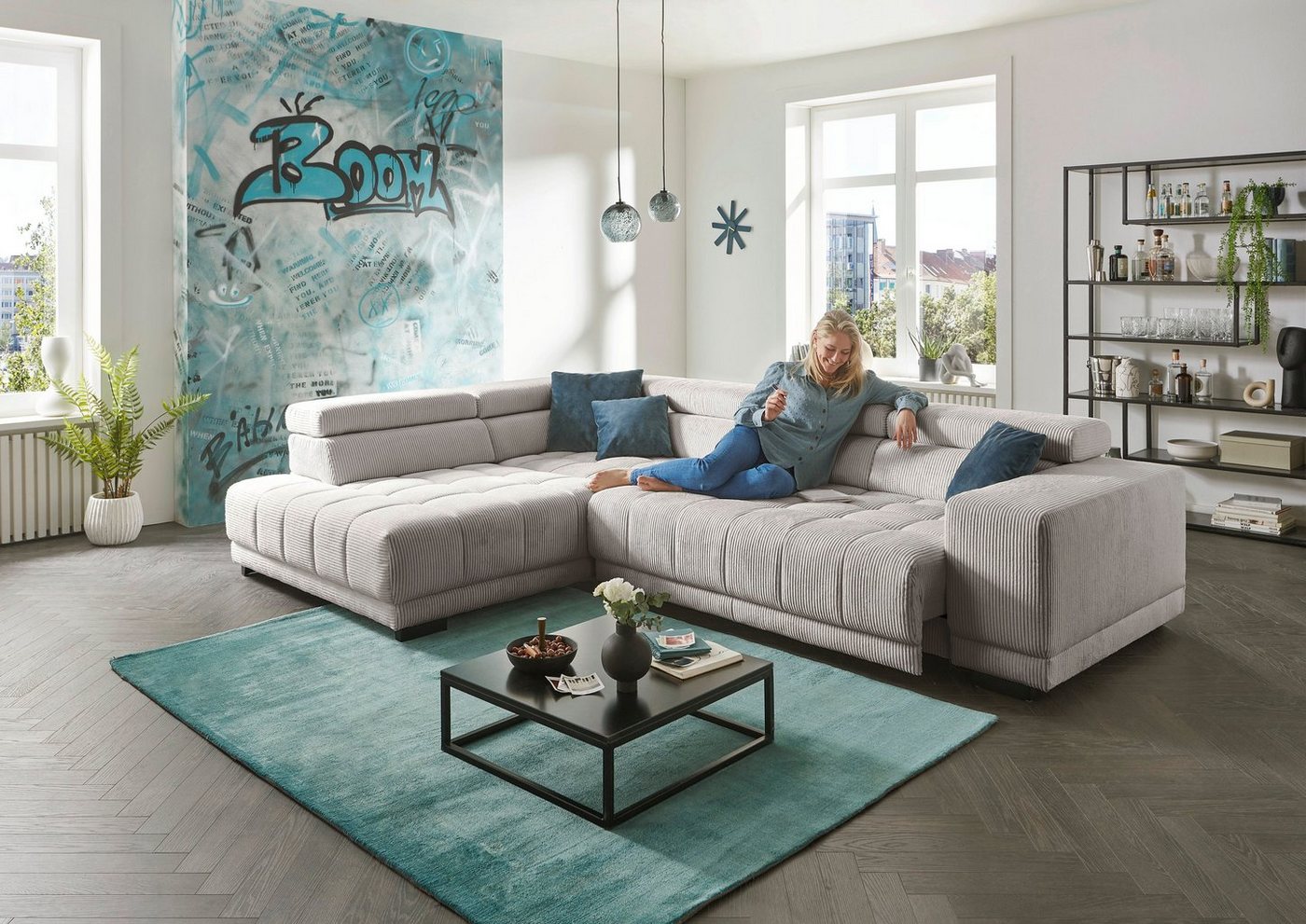 Die PlanBar Ecksofa MP-IN15053 L-Form breiter Schenkel, wahlweise mit Kopfteilverstellung und manueller Vorziehbank