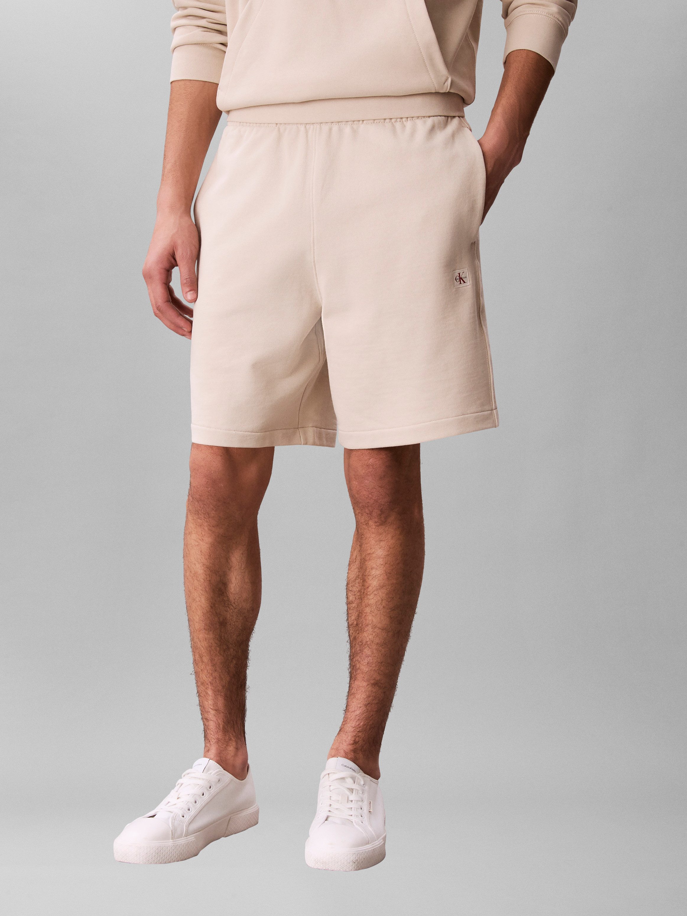 Calvin Klein Jeans Sweatshorts Regular Fit, Logo-Badge, Seitentaschen