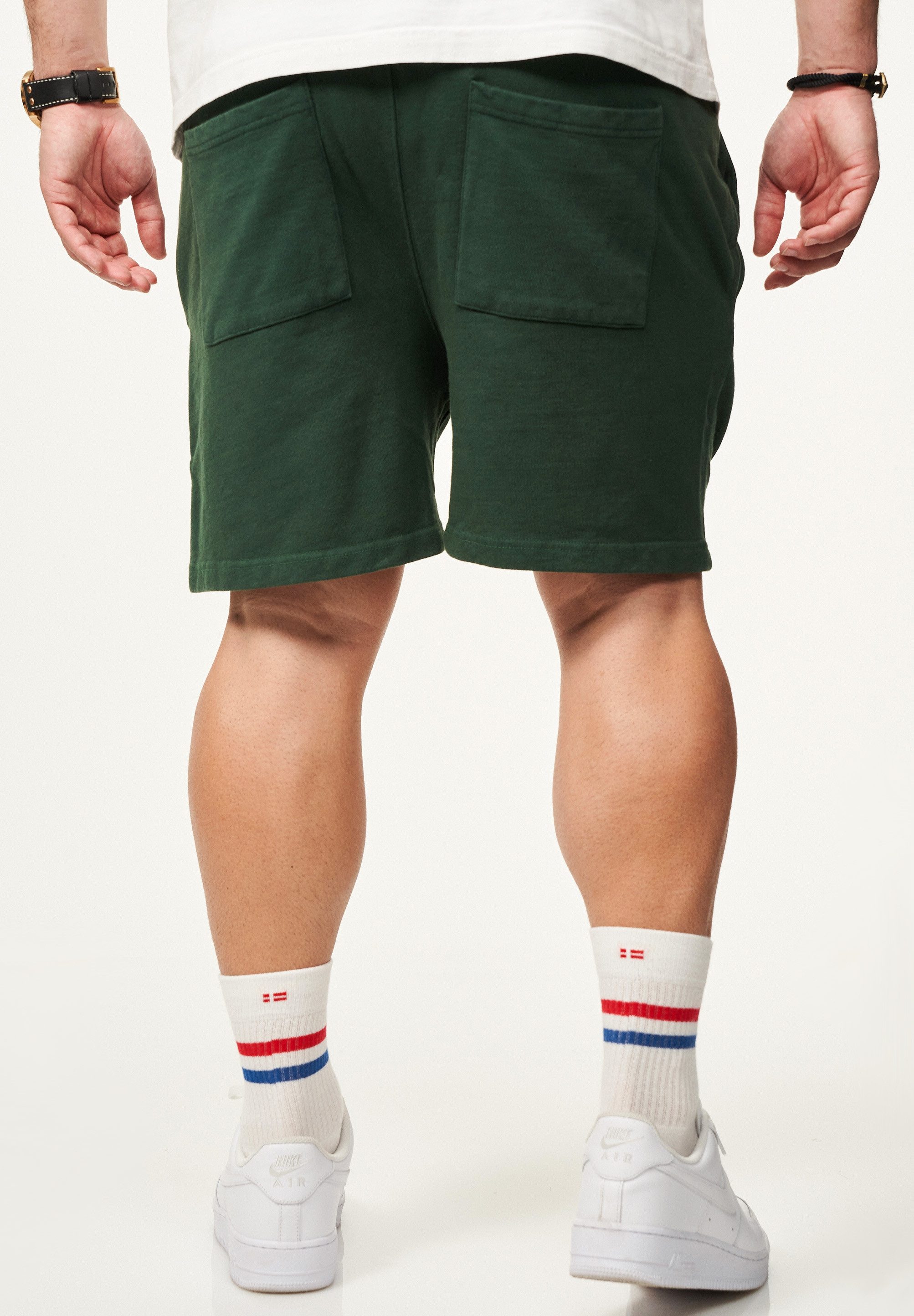 BEHYPE STUDIOS Sweatshorts im lockeren Relaxed-Fit aus 100% Baumwolle für Herren Kurze Hose Sporthose Sommershorts mit elastischem Gummibund