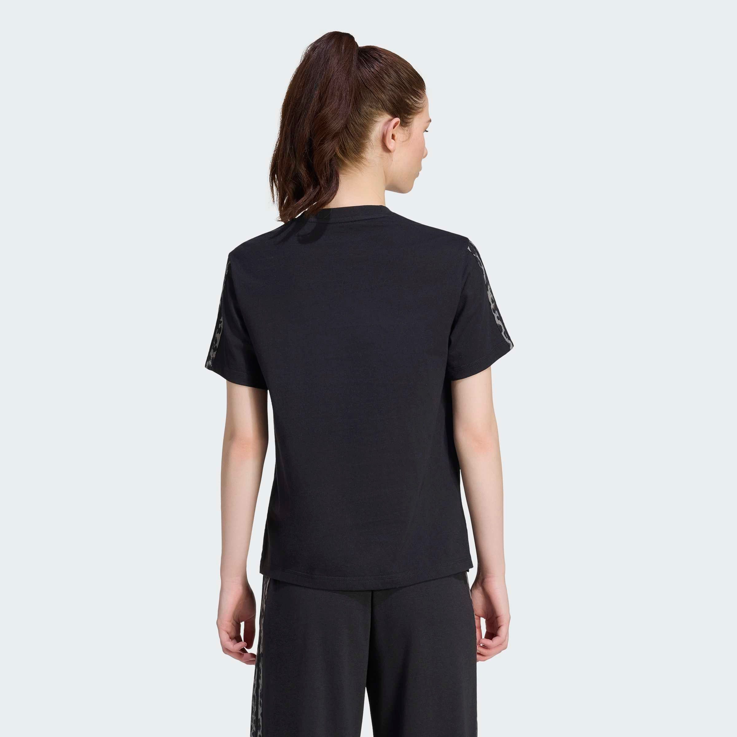 adidas Sportswear T-Shirt SEASONAL ESSENTIALS 3-STREIFEN, ANIMALPRINT mit Rundhalsausschnitt, ohne Verschluss, aus Baumwolle