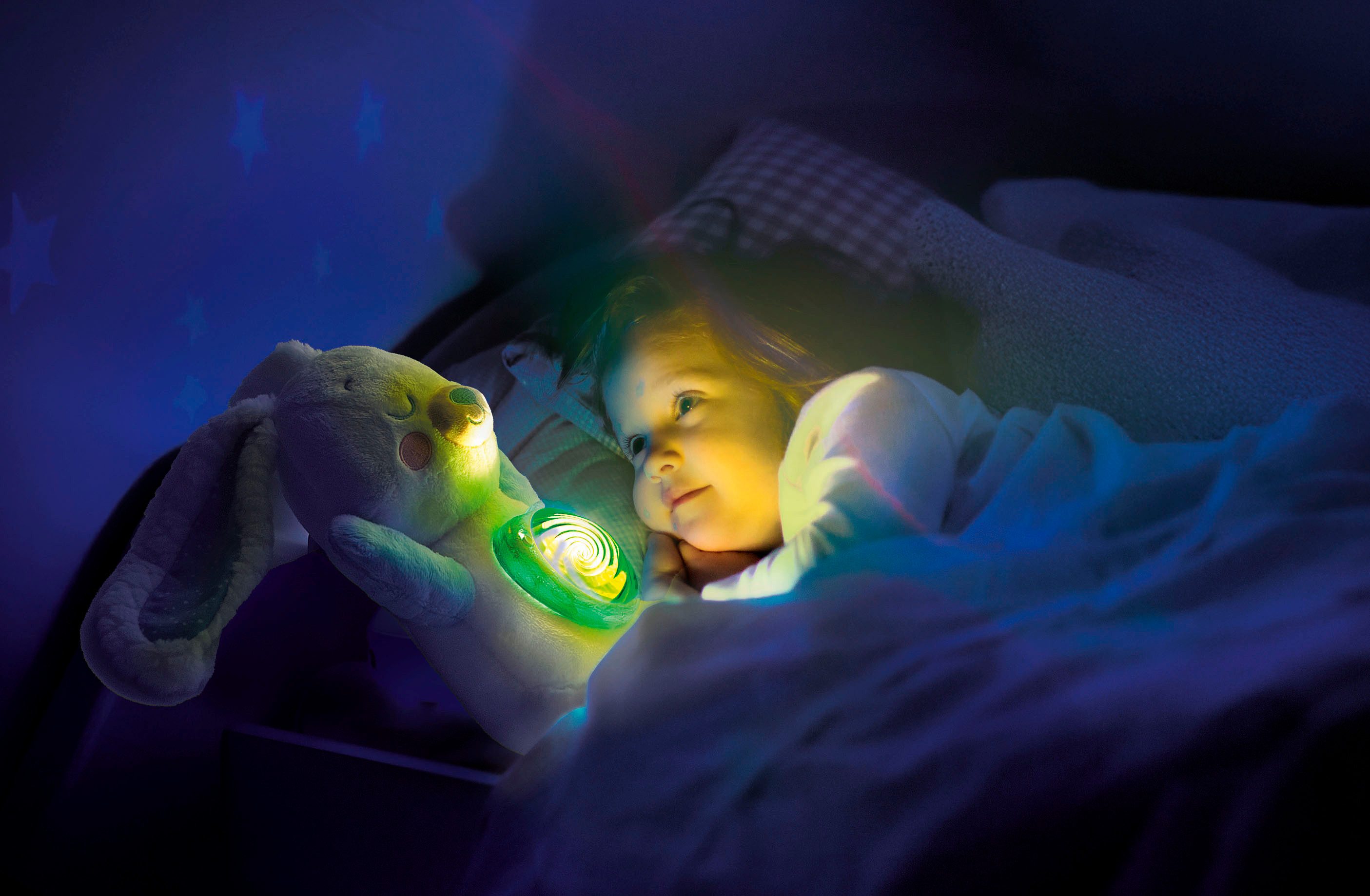 Clementoni® Plüschfigur Baby Clementoni, Schneehase mit Nordlicht-Projektion, mit Licht und Sound; Made in Europe