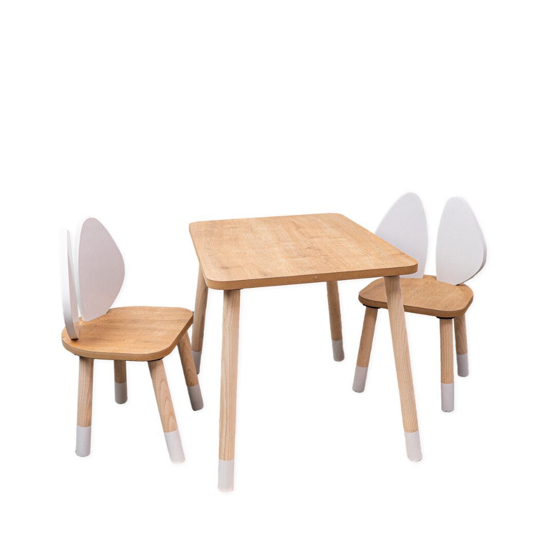COZYCOLLECTIONS Kindersitzgruppe Kindertisch-Set mit Tiermotiv-Stühlen aus Naturholz, (Kindertisch-Set, 3-tlg., 3-teilig (1 Tisch + 2 Stühle), Montessori-Design: fördert Selbstständigkeit, Ordnung & Kreativität