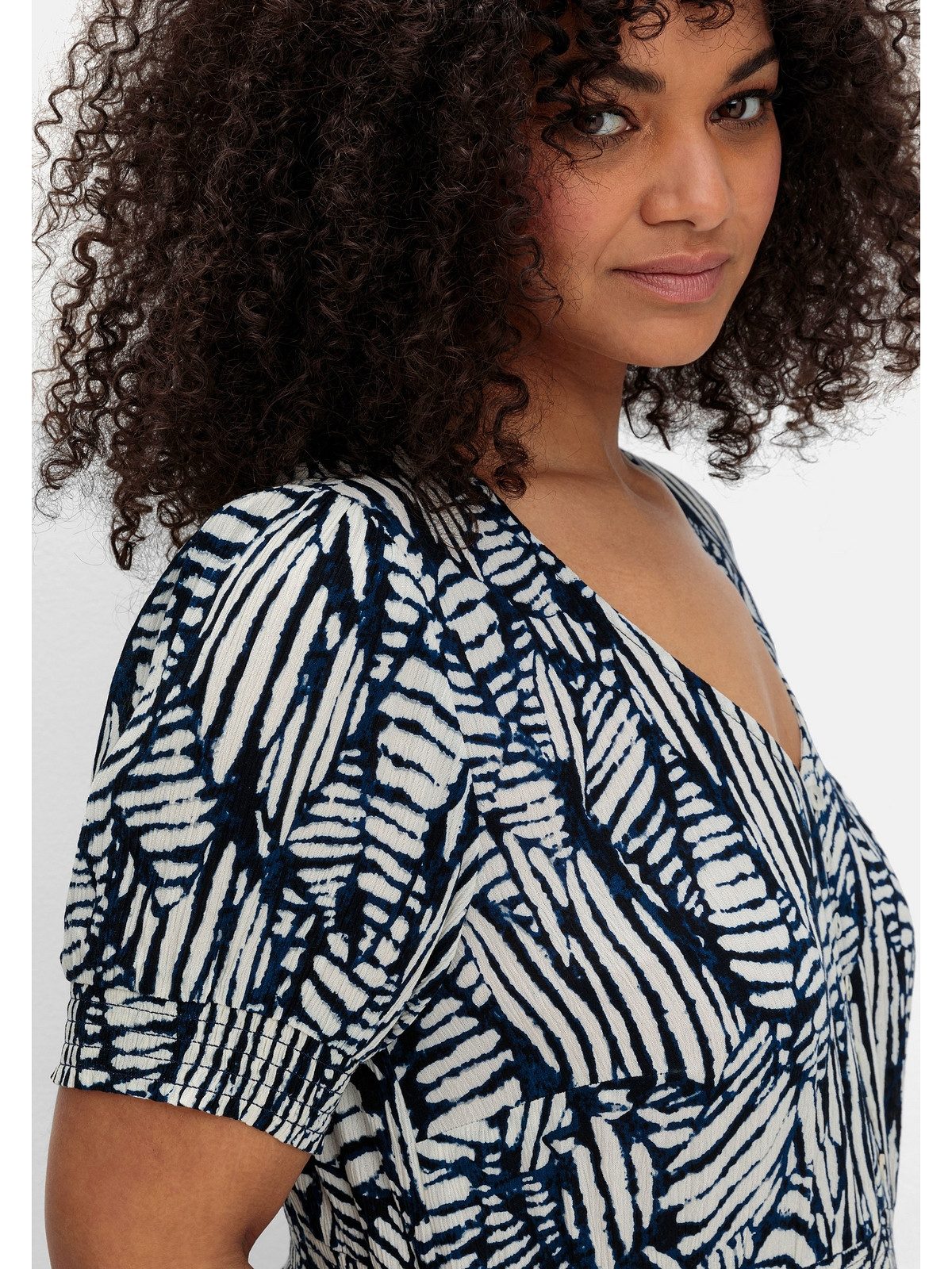 sheego by Joe Browns Sommerkleid Große Größen mit Grafikprint und Volantsaum