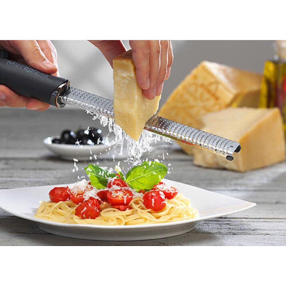Microplane Küchenreibe Zester-Reibe 32 cm Premium Classic schwarz, Edelstahl- Kunststoff kombiniert, (1-St), Zester-Reibe, 32,50cm, Edelstahl- Kunststoff kombin – Bild 3 von 4
