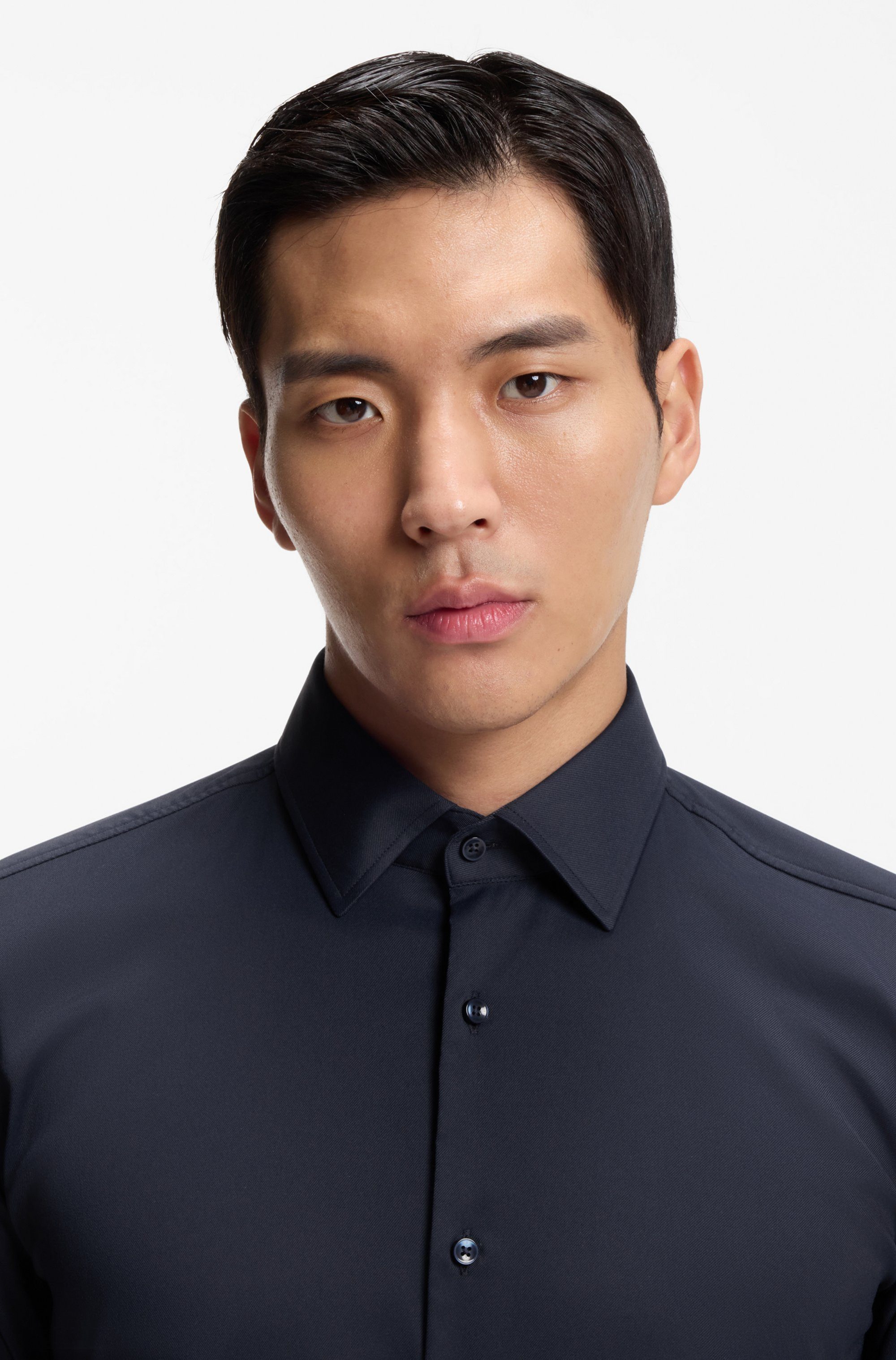 BOSS Businesshemd HANK Slim-Fit, aus funktionalem Stretch-Twill, Kentkragen