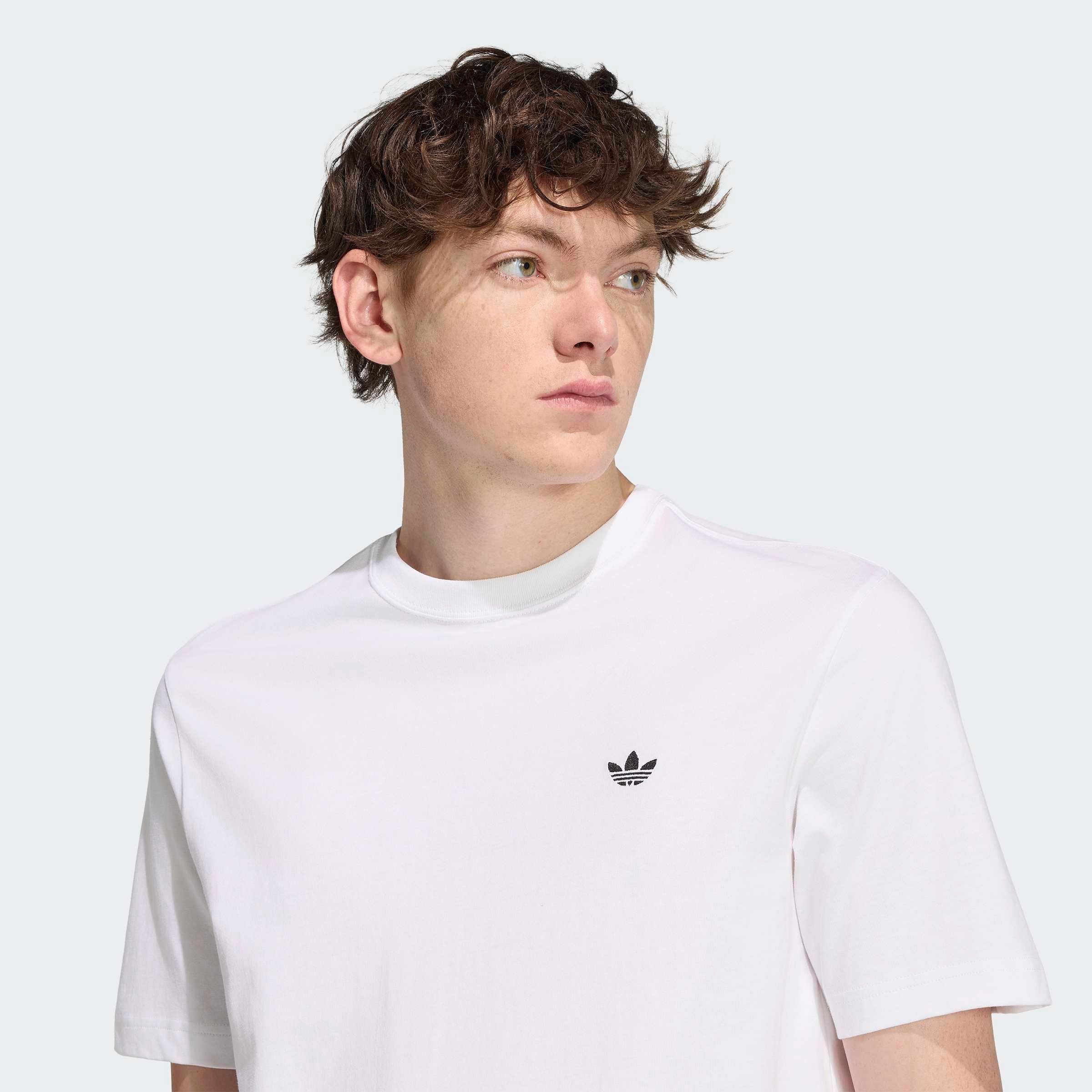 adidas Originals T-Shirt TREFOIL ESSENTIALS mit Rundhalsausschnitt, ohne Verschluss, aus Baumwolle – Bild 4 von 5
