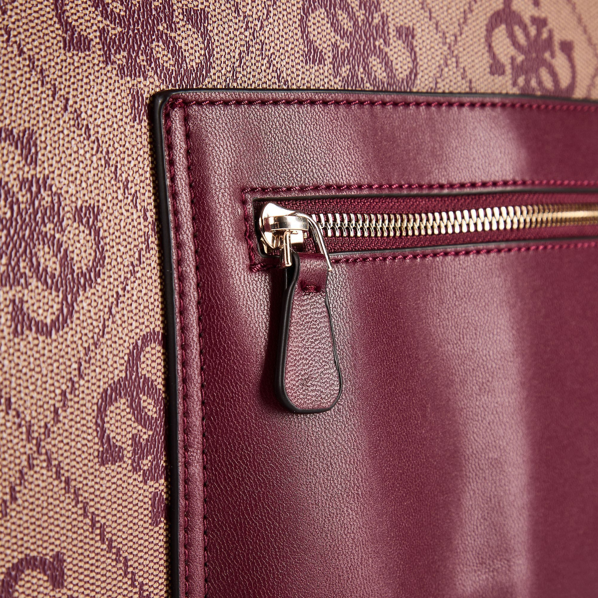 Guess Schultertasche Berta, Polyurethan